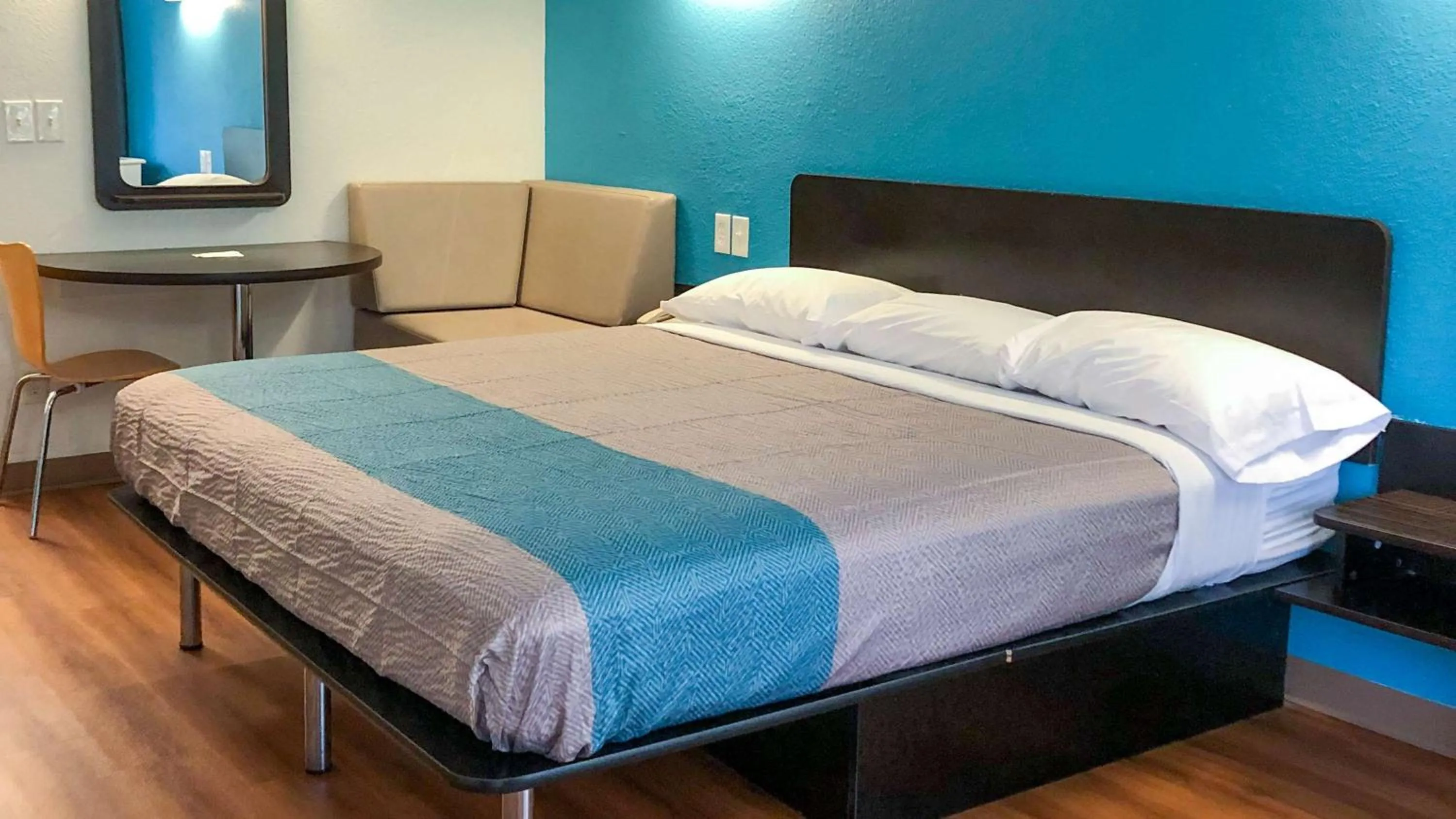 Photo of the whole room, Bed in Motel 6-Daytona Beach, FL - Speedway