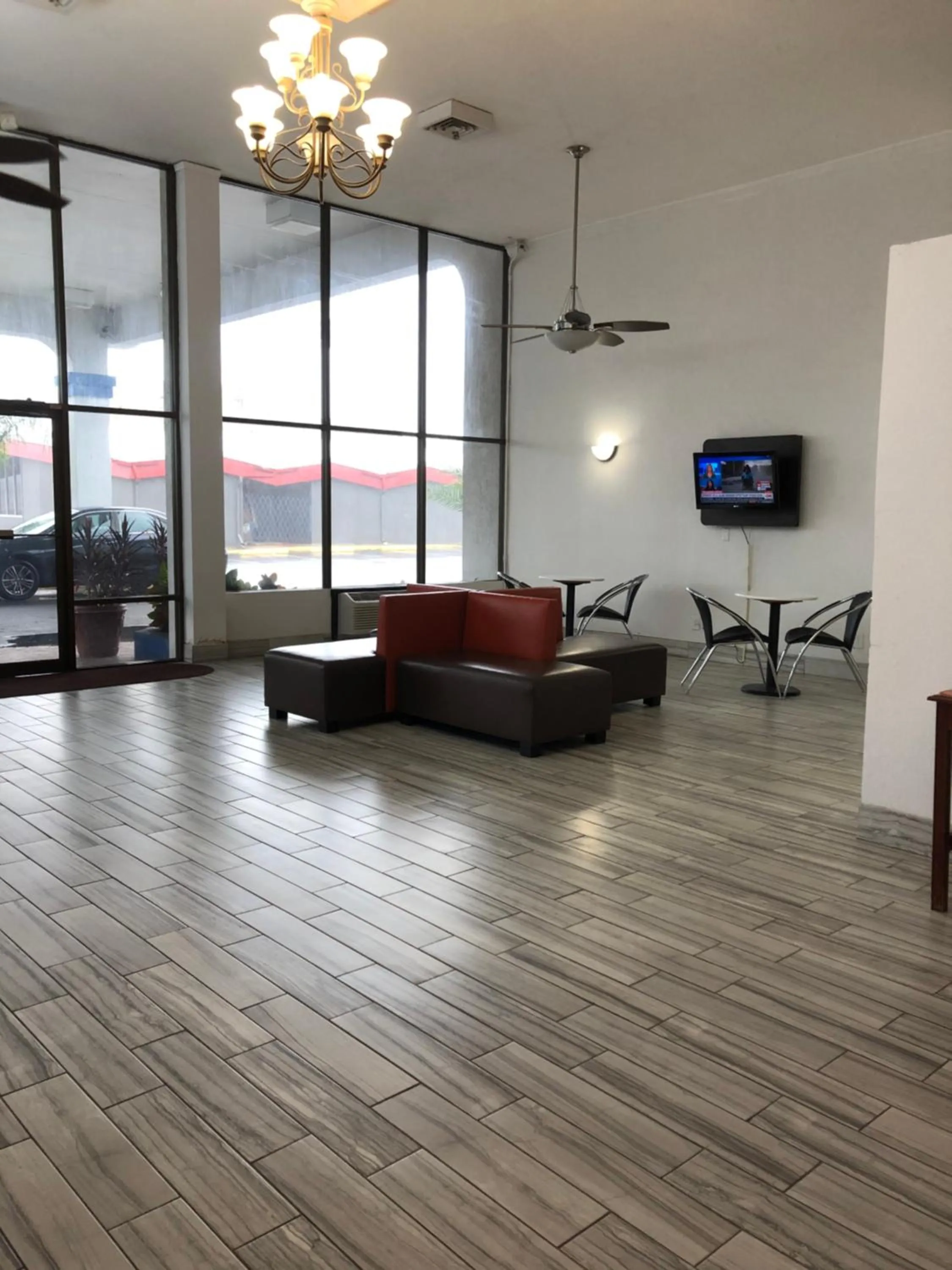 TV and multimedia in Motel 6-Daytona Beach, FL - Speedway