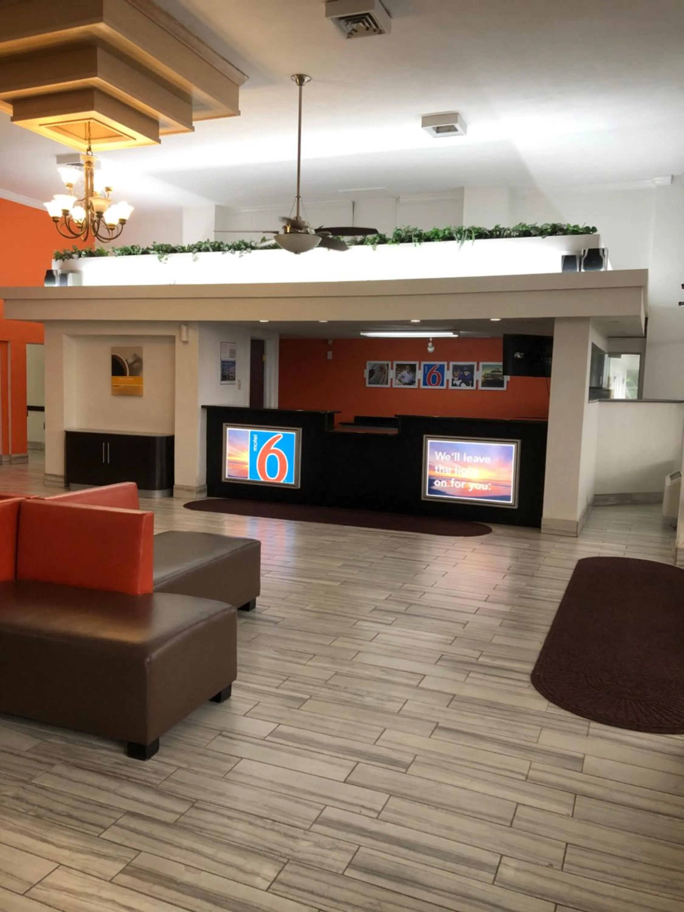 Living room in Motel 6-Daytona Beach, FL - Speedway