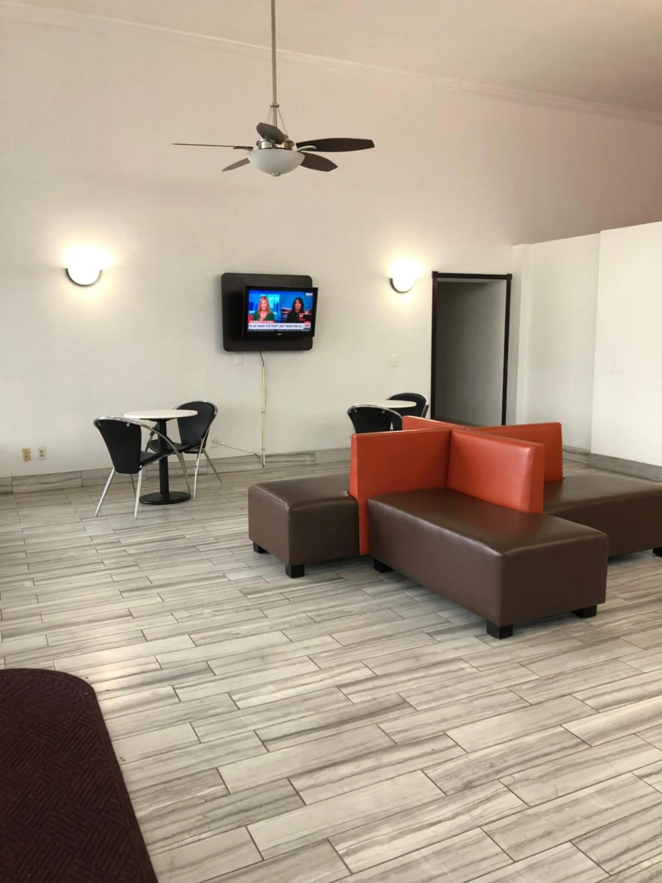 Living room in Motel 6-Daytona Beach, FL - Speedway