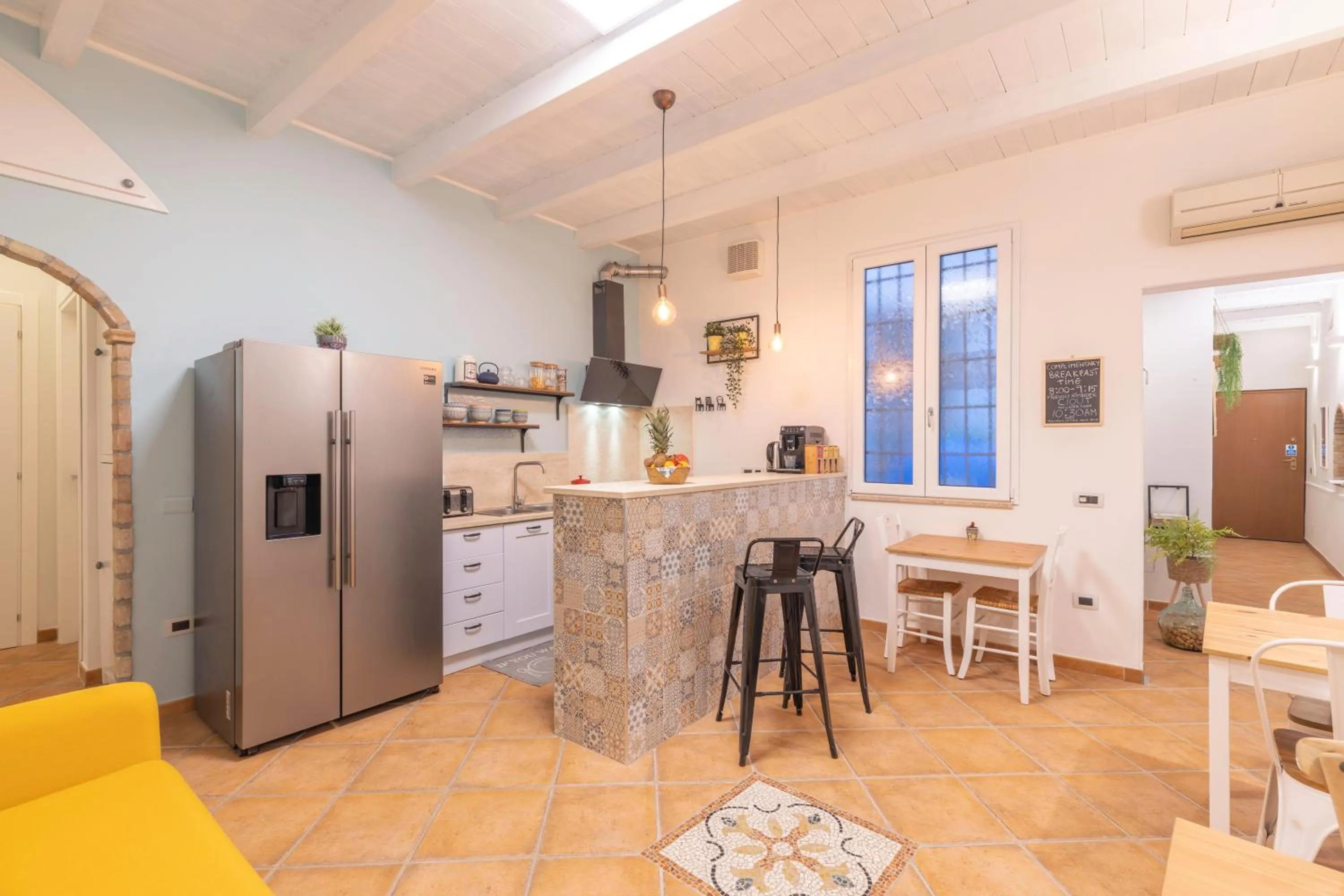 Dining area in Cagliari Old Town B&B