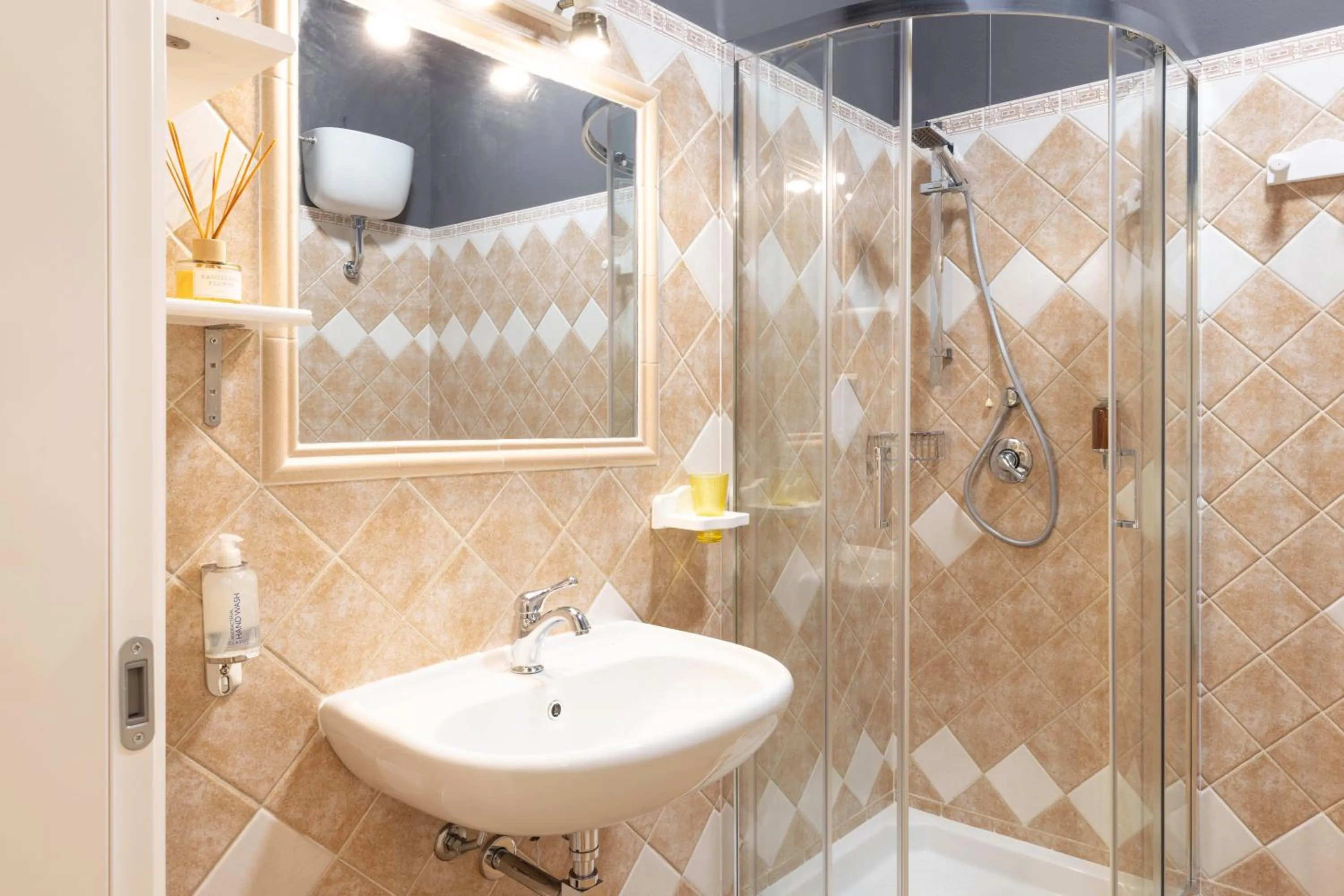 Shower in Cagliari Old Town B&B