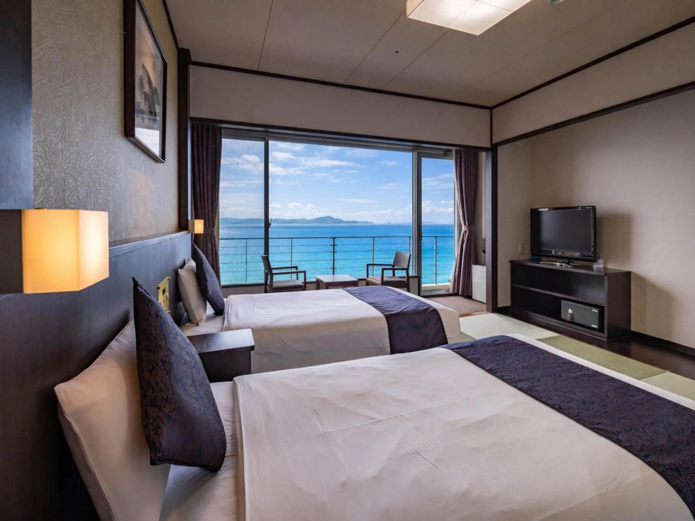 Photo of the whole room, Bed in KAMENOI HOTEL Ako