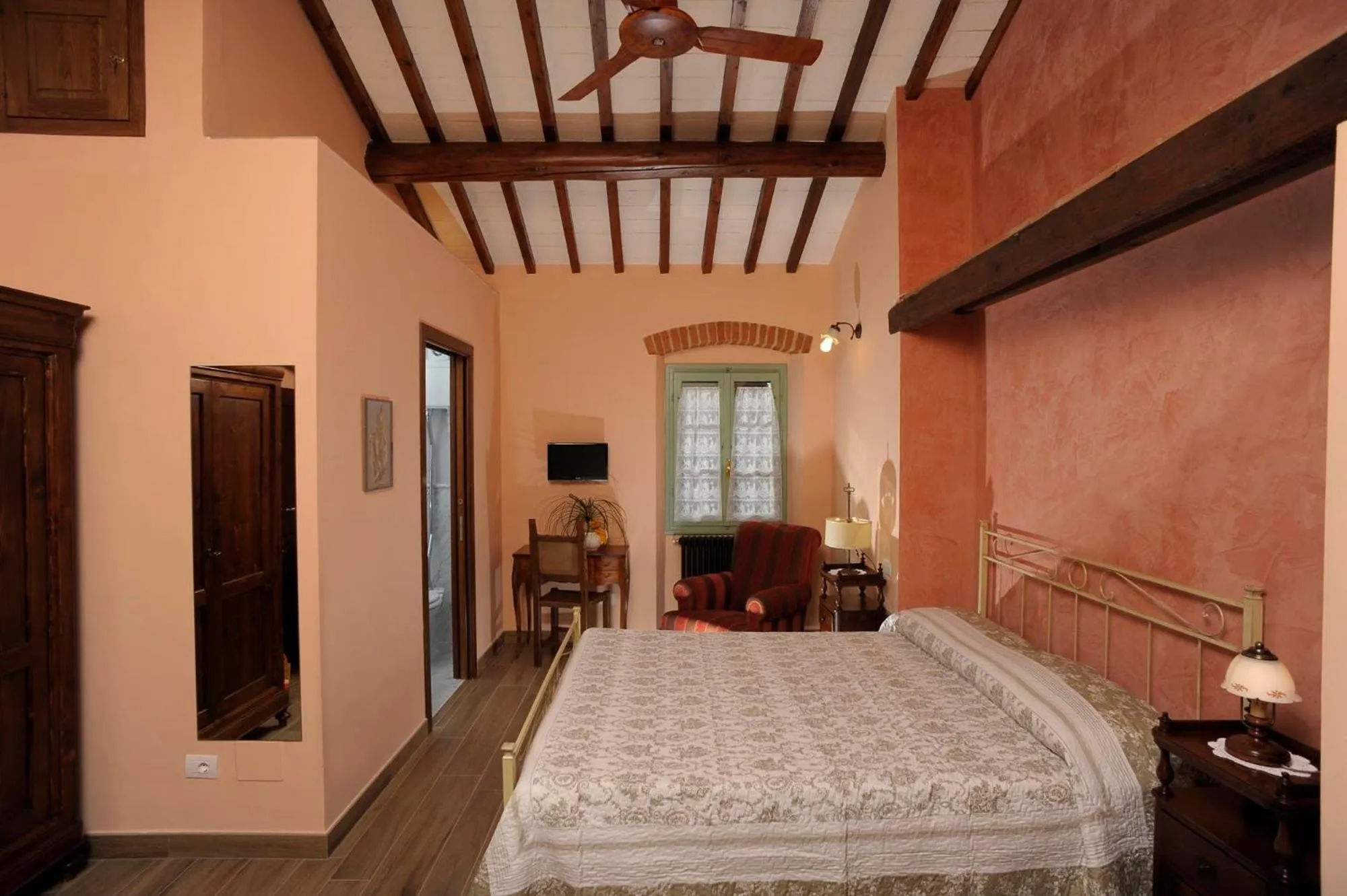 Photo of the whole room, Bed in La Pietra Piana Casa Vacanze