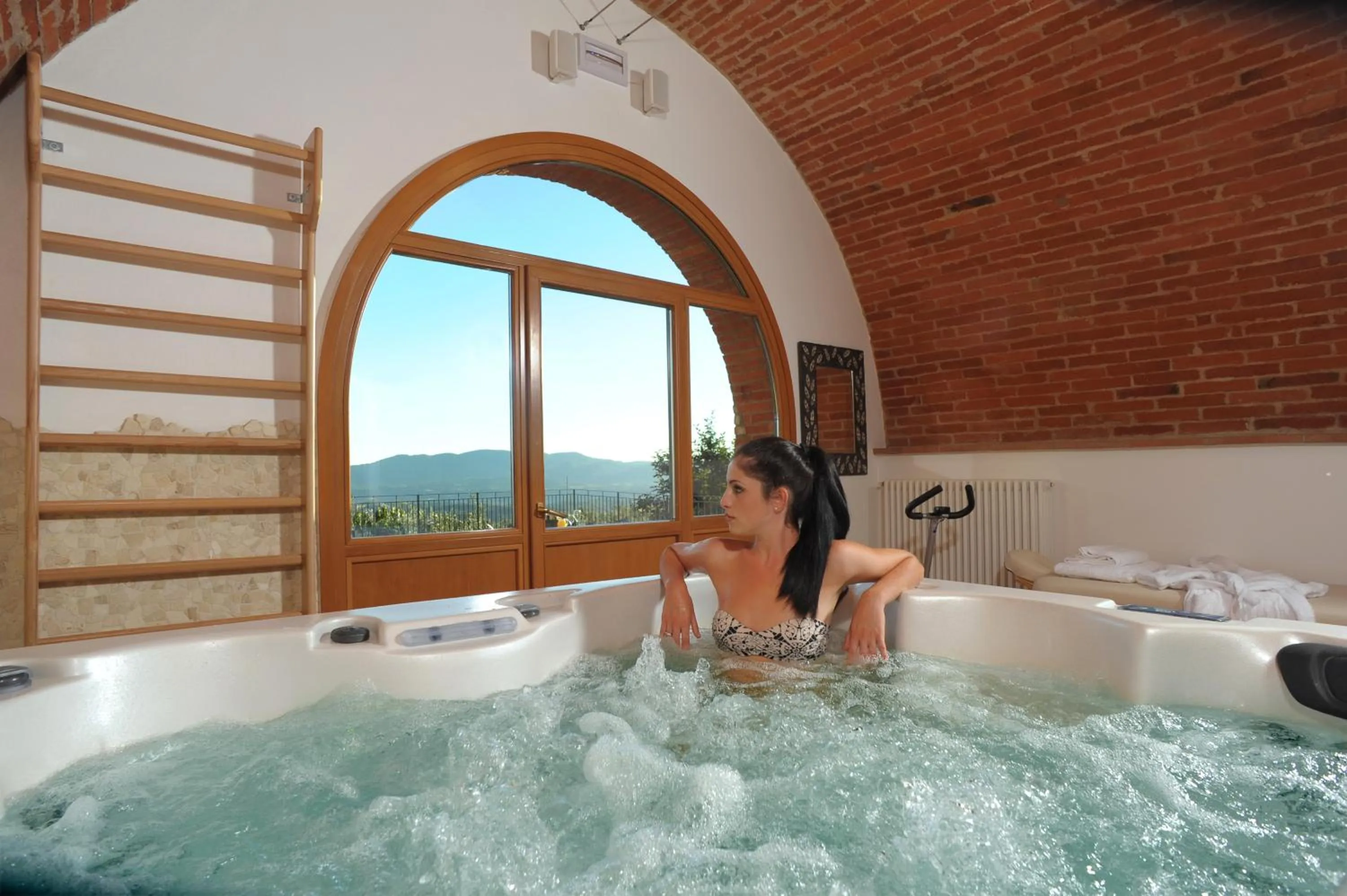Hot Tub in La Pietra Piana Casa Vacanze
