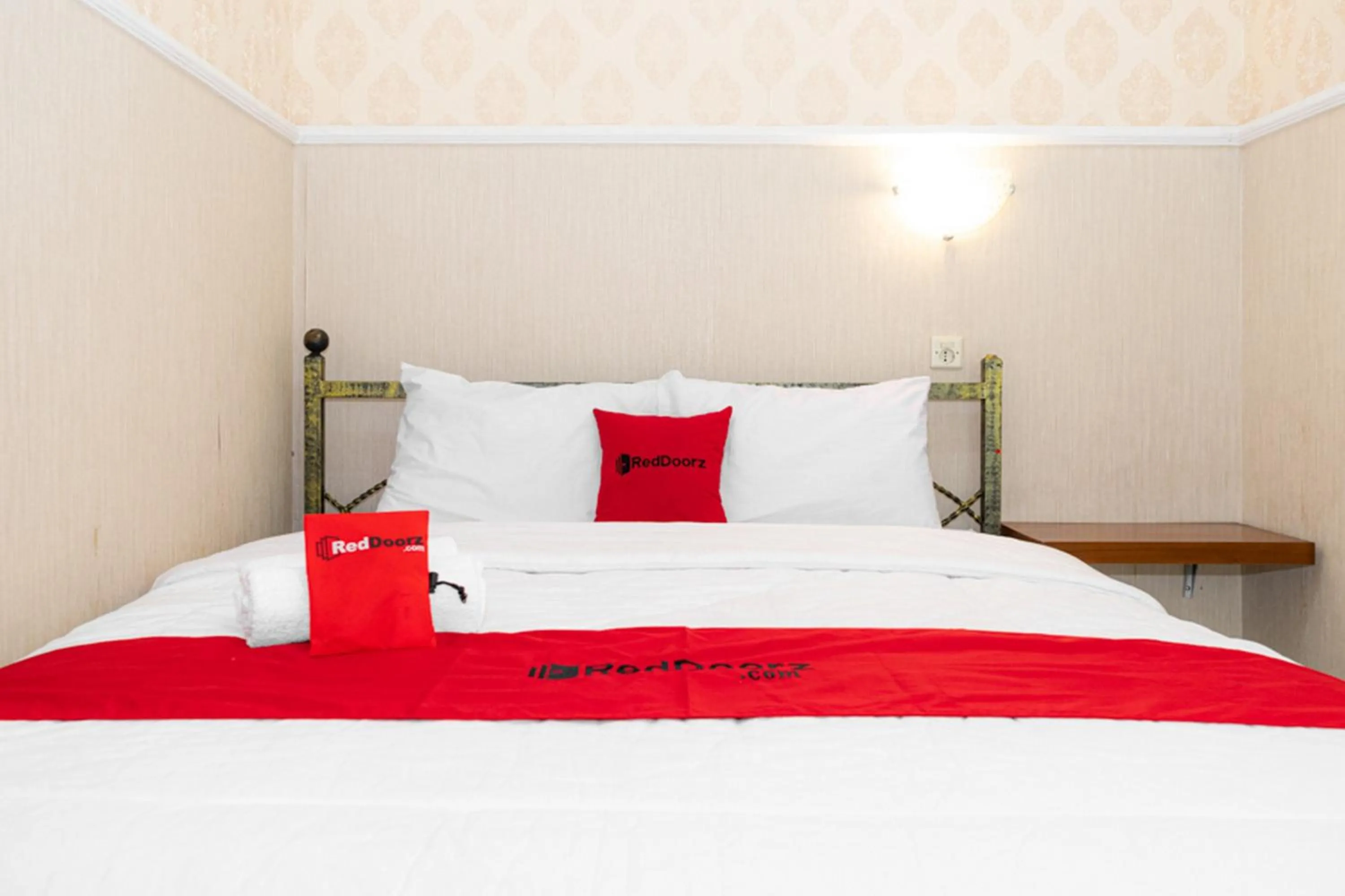 Bed in RedDoorz near Gajahmungkur Semarang