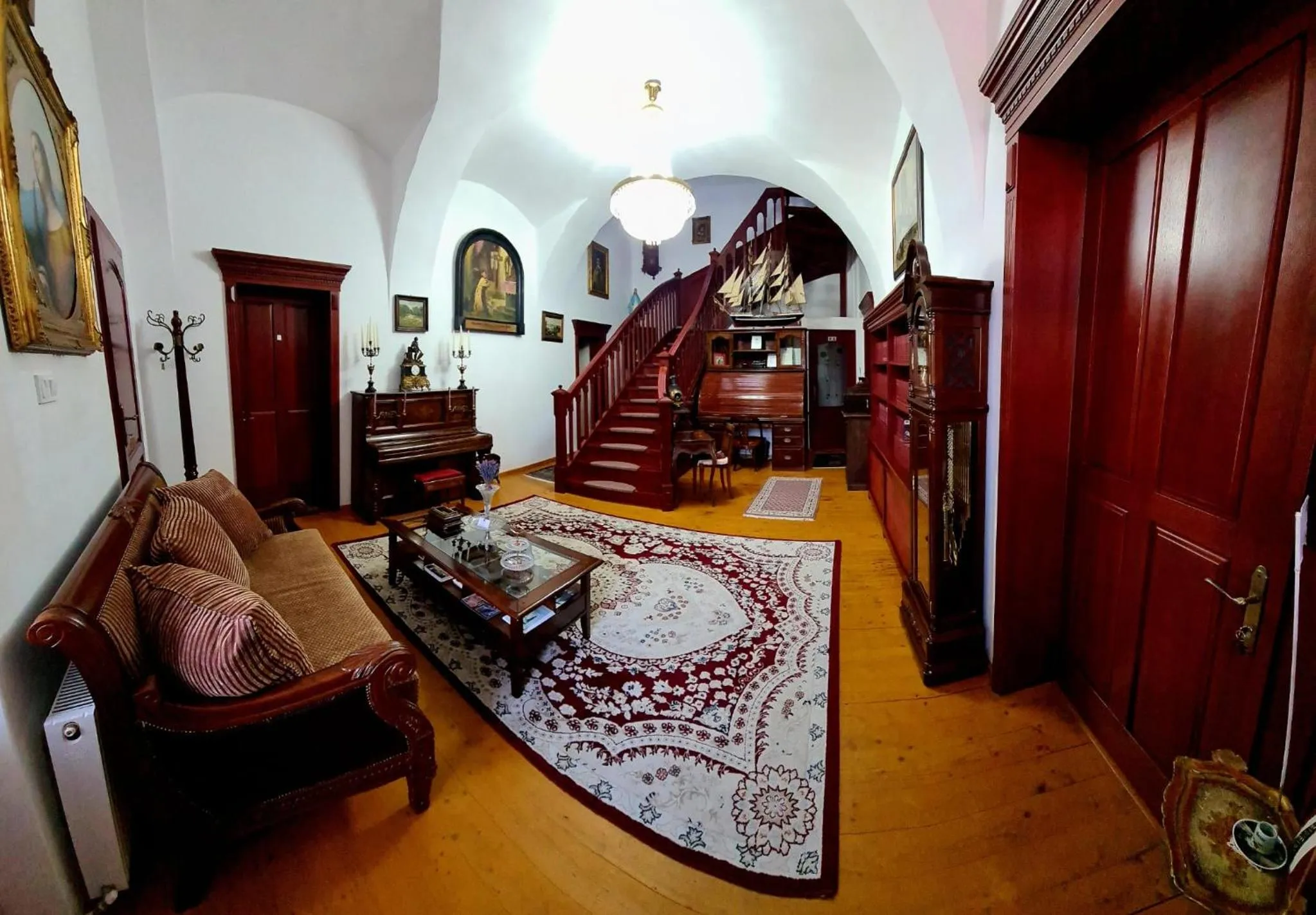 Library in Armenopolis - Adults Only