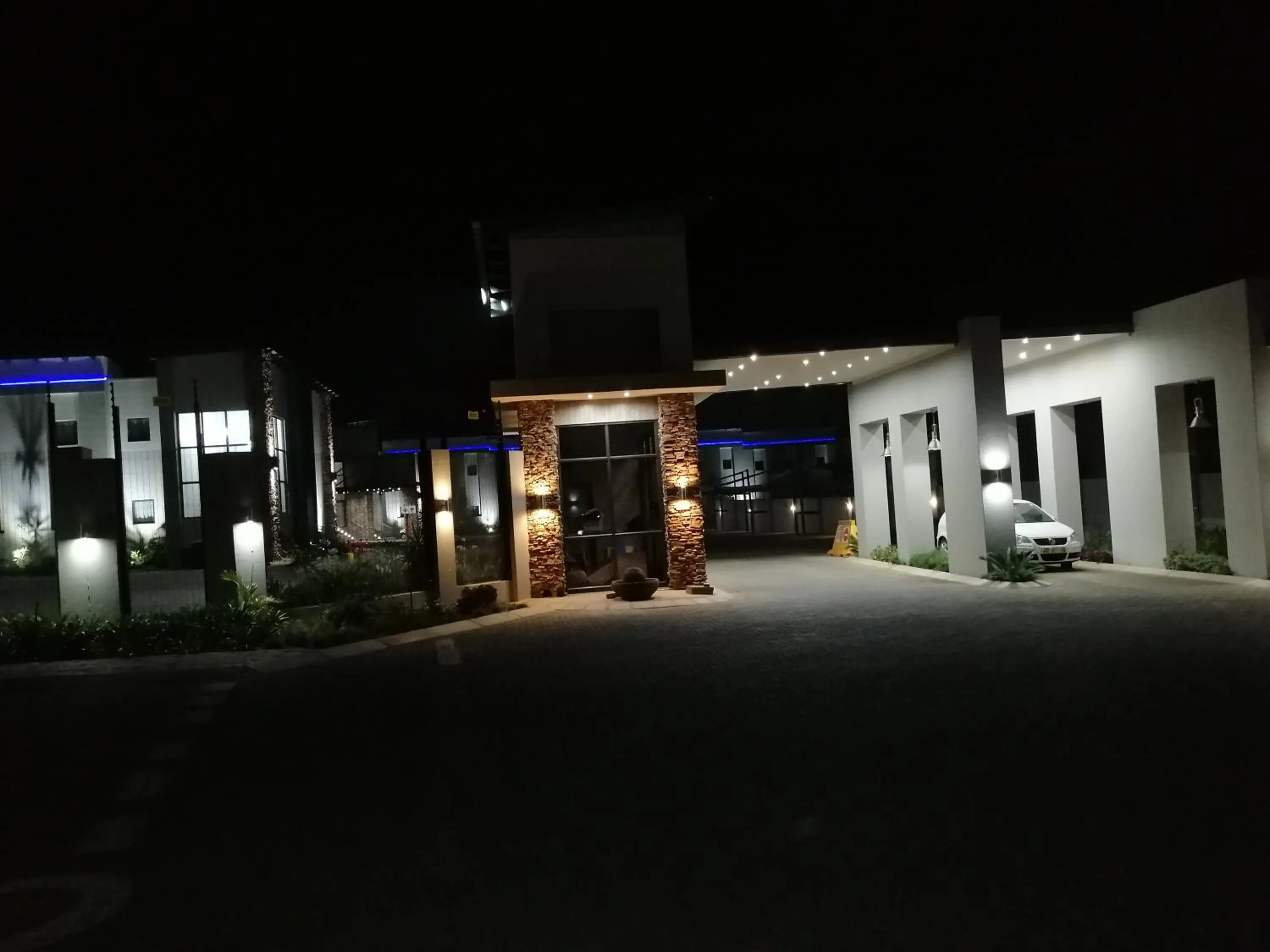 Property building in King's Palace Hotel Rustenburg