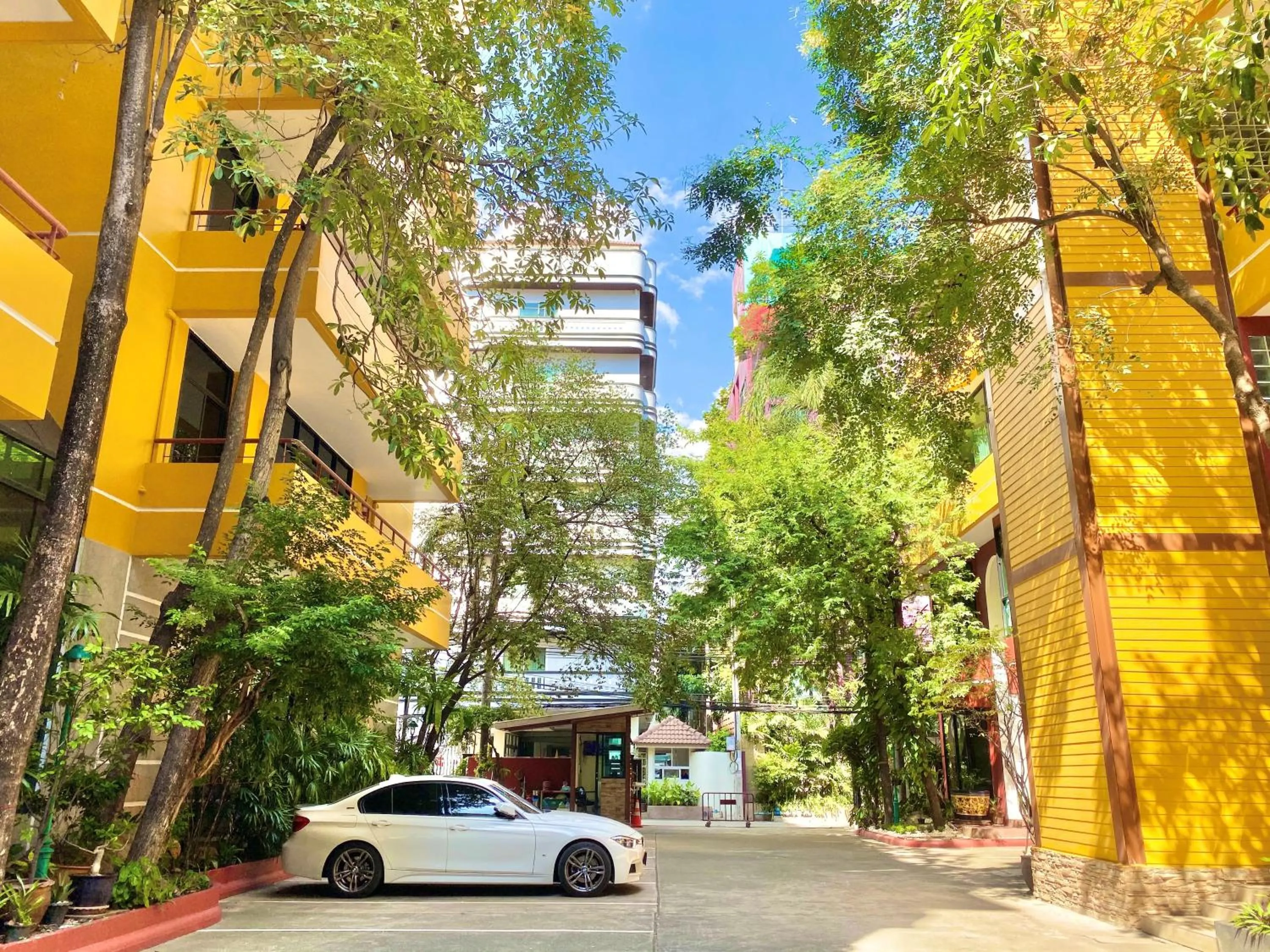 Street view in NT Place Sukhumvit Suites