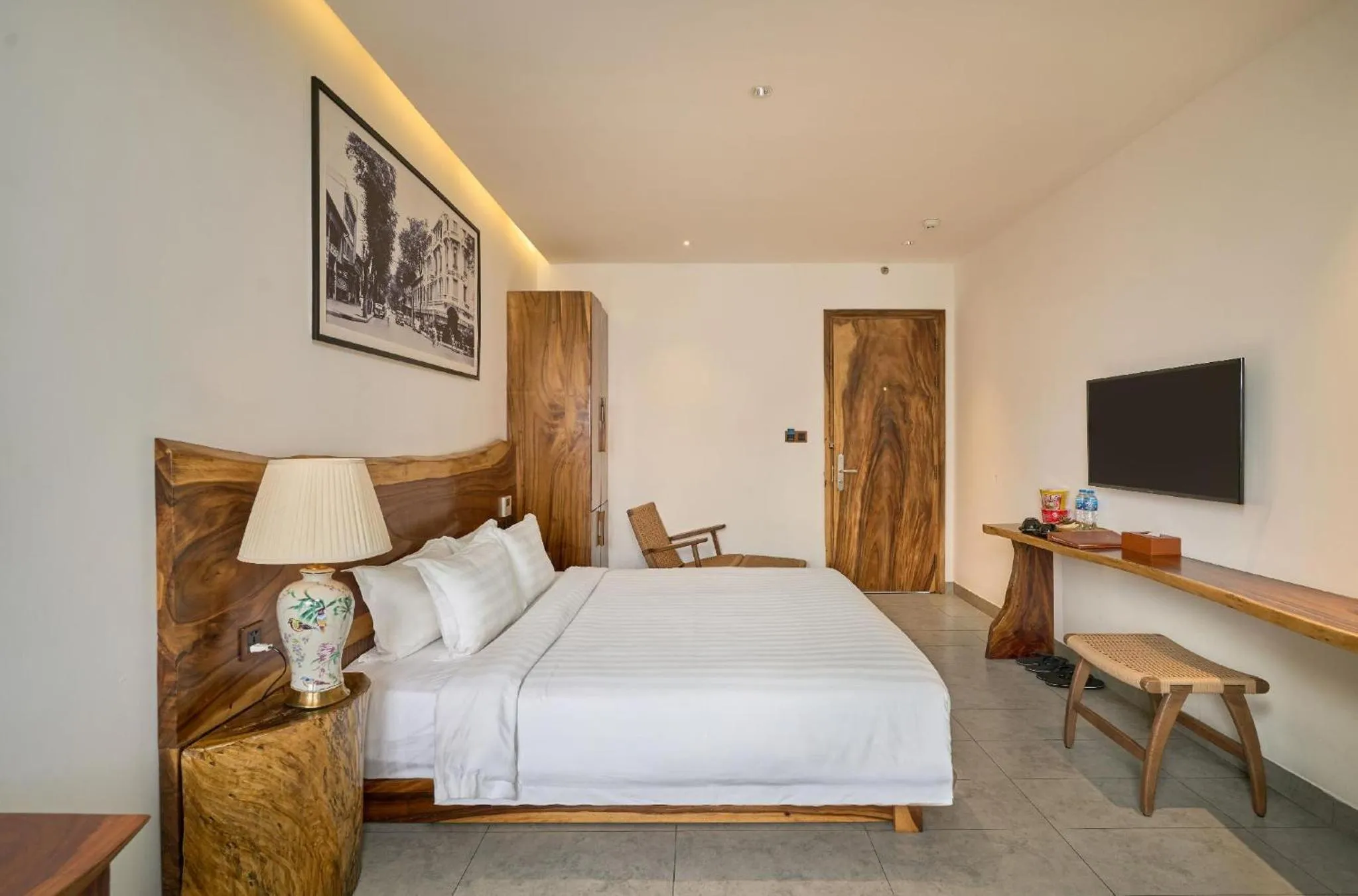 Bed in Sky Gem Central Hotel