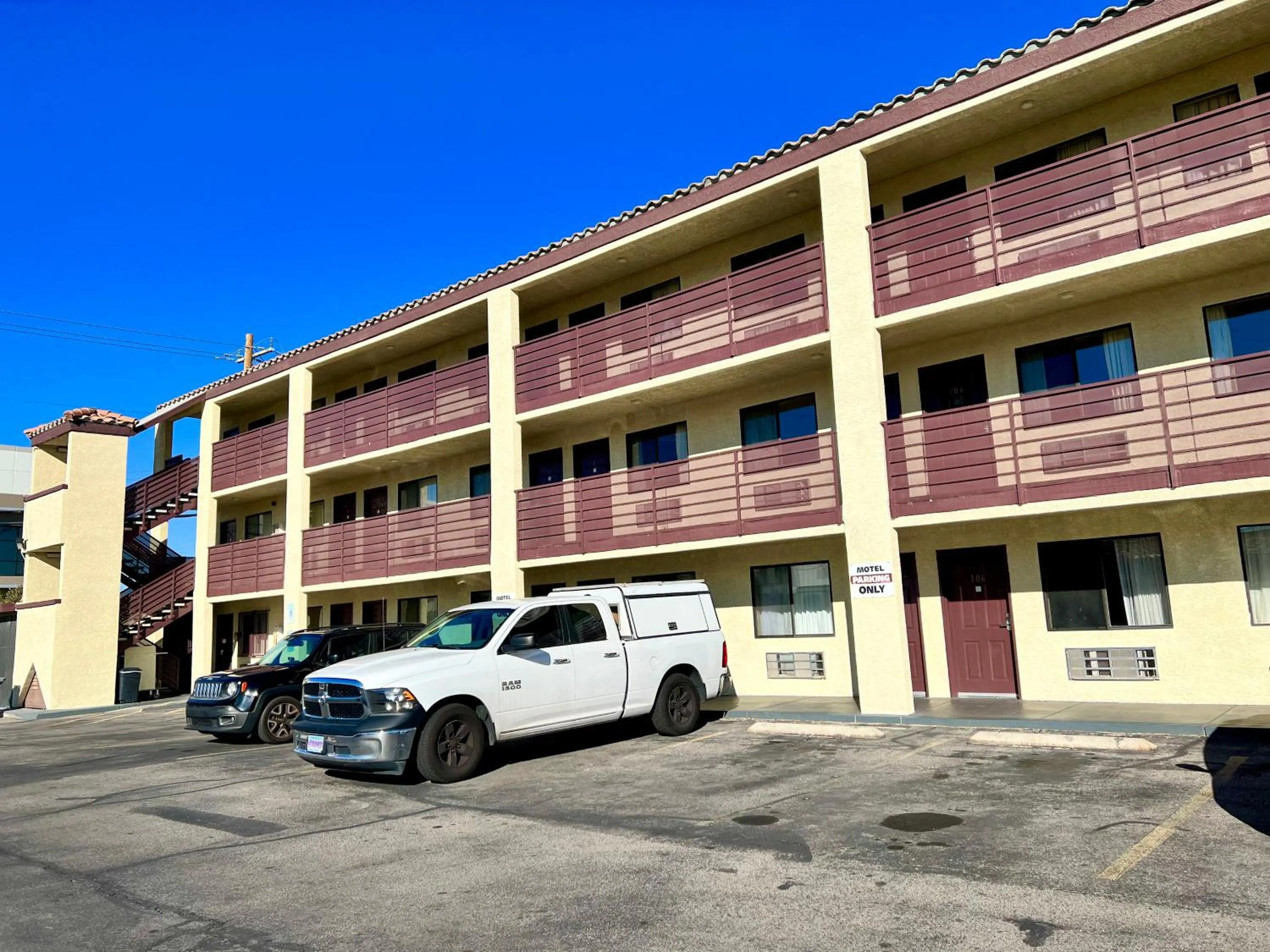 Property building in Highland Inn Las Vegas