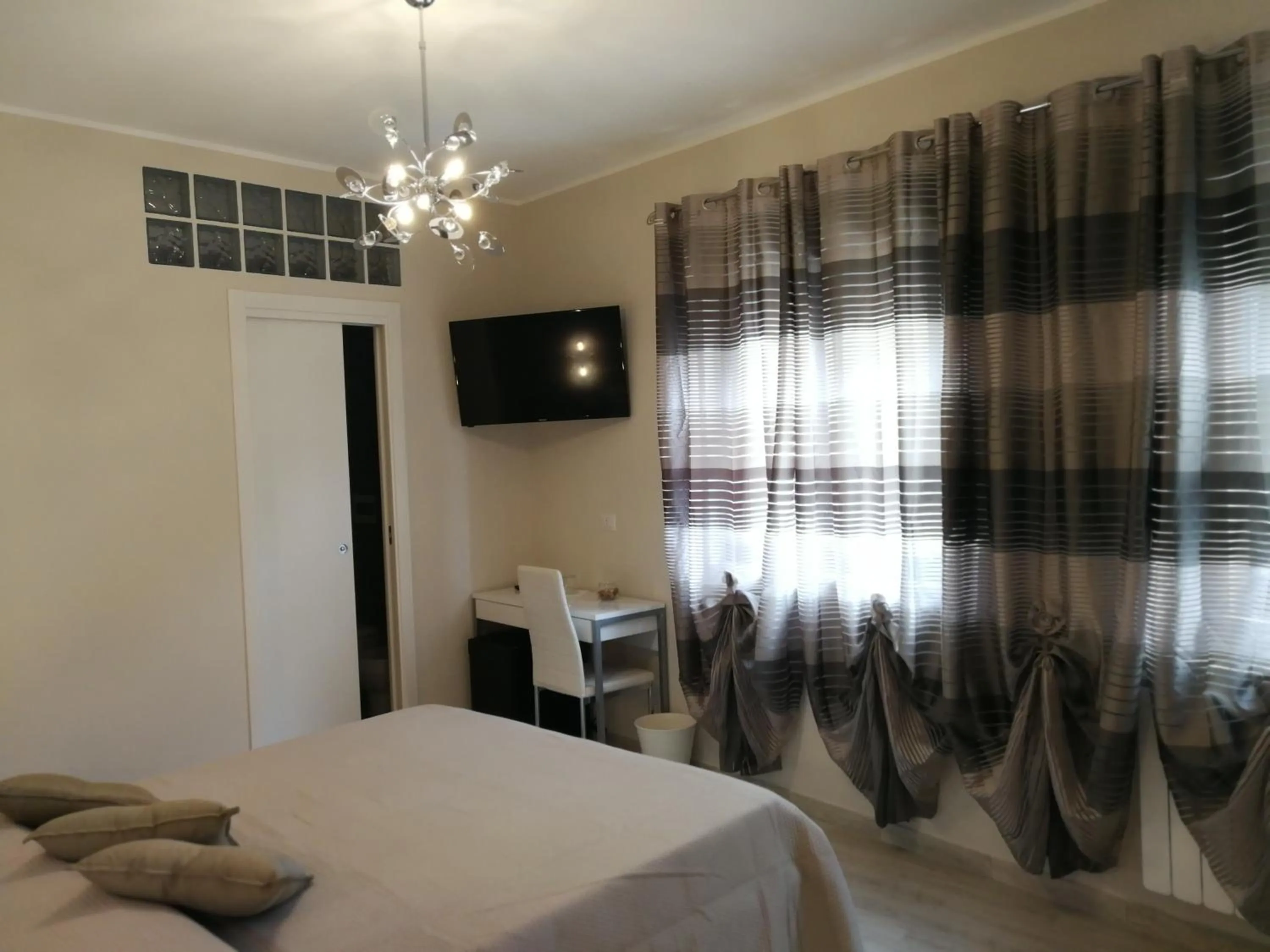 Photo of the whole room, Bed in B&B Il Mare degli Dei