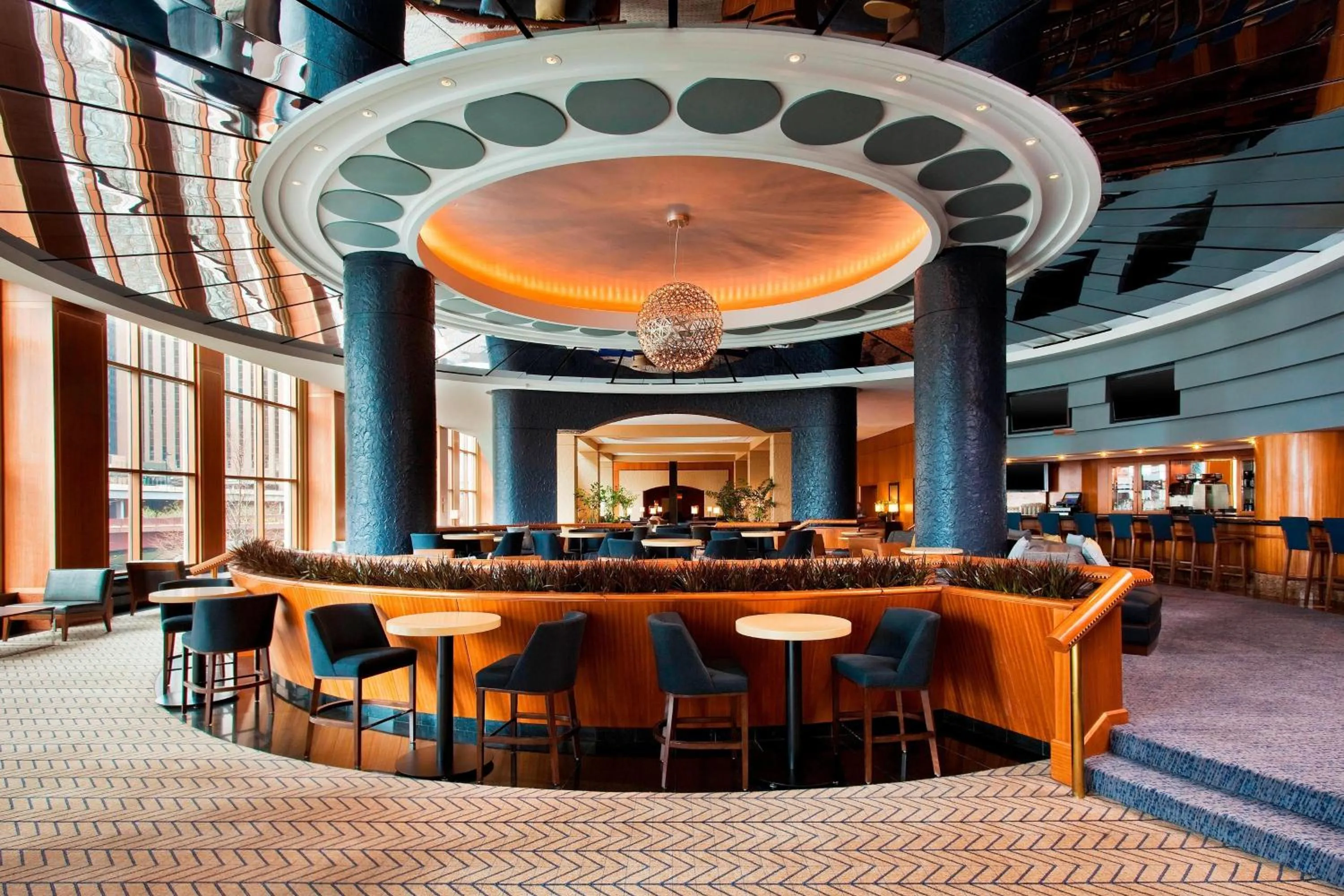 Lounge or bar in Sheraton Grand Chicago Riverwalk