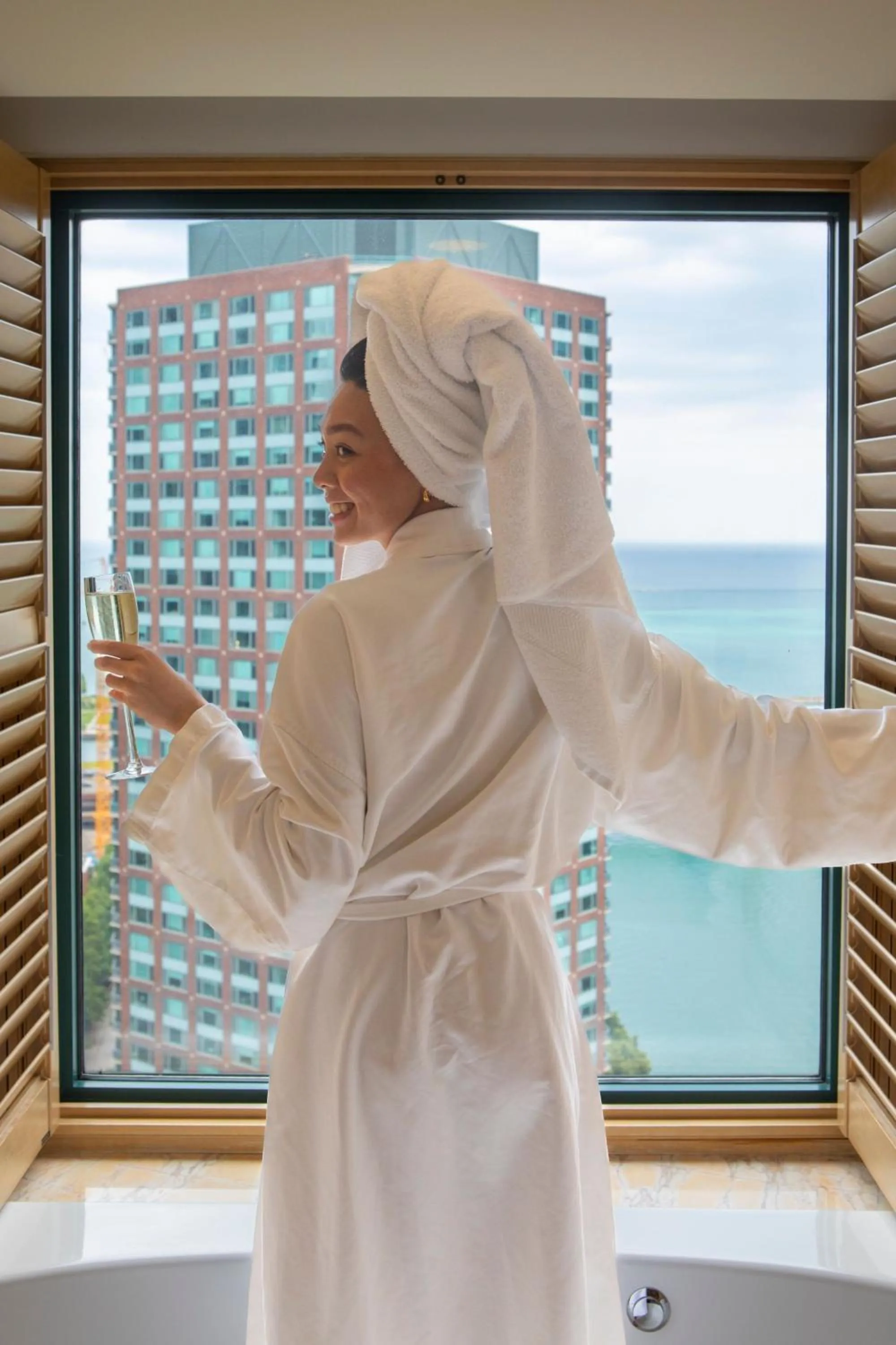 Photo of the whole room in Sheraton Grand Chicago Riverwalk