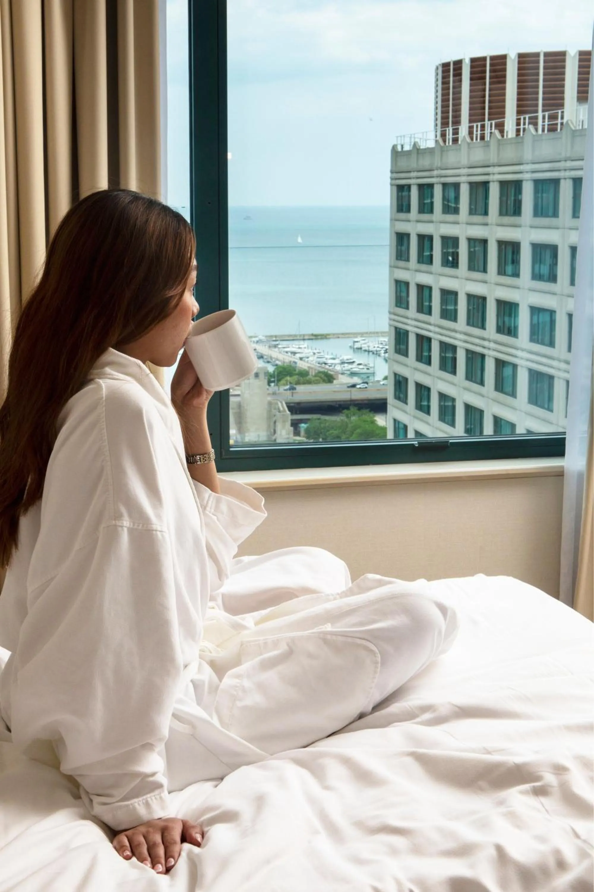 Photo of the whole room, Bed in Sheraton Grand Chicago Riverwalk