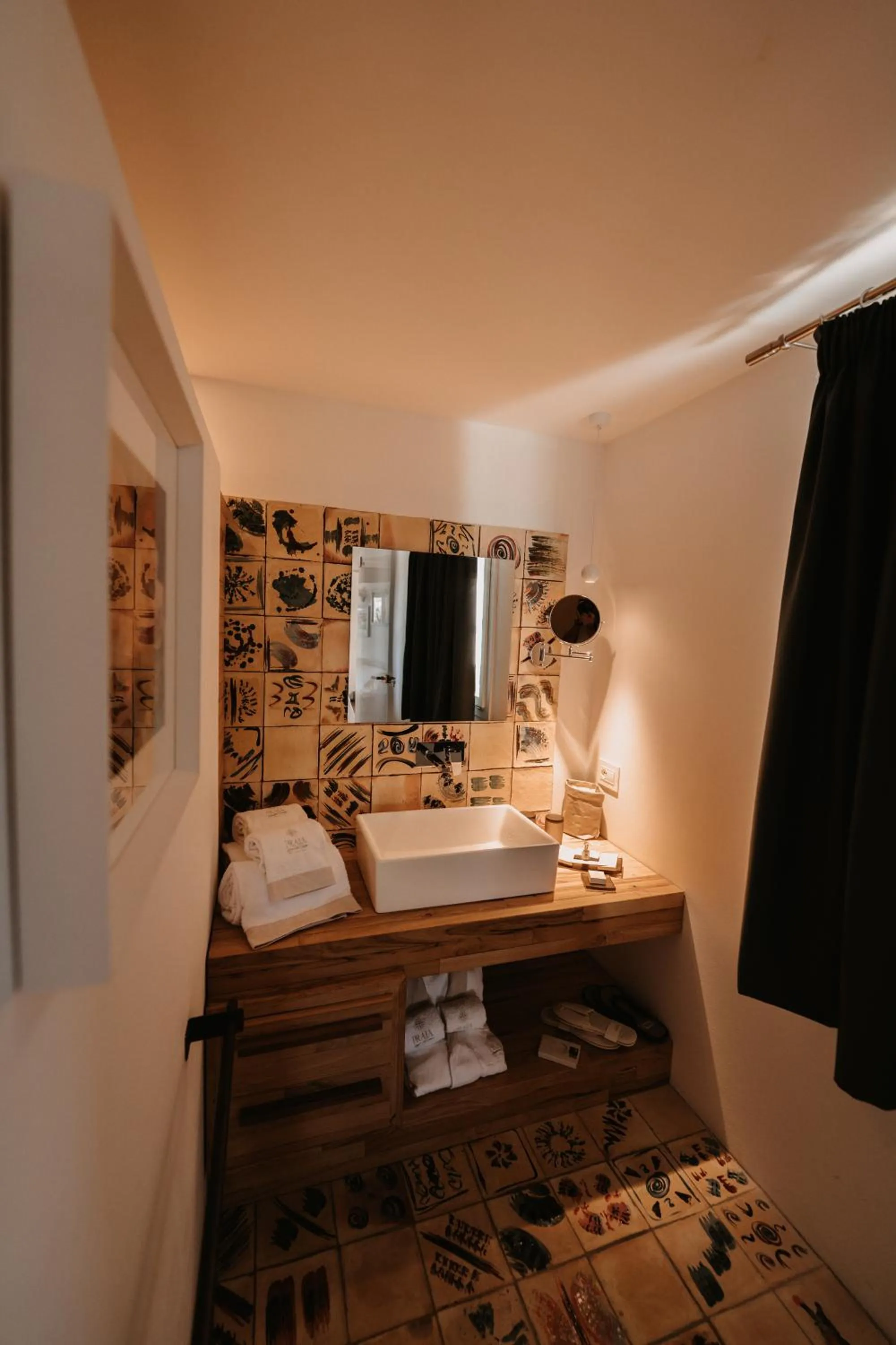 Bathroom, Bed in Praia Art Resort - Small Luxury Hotels of the world
