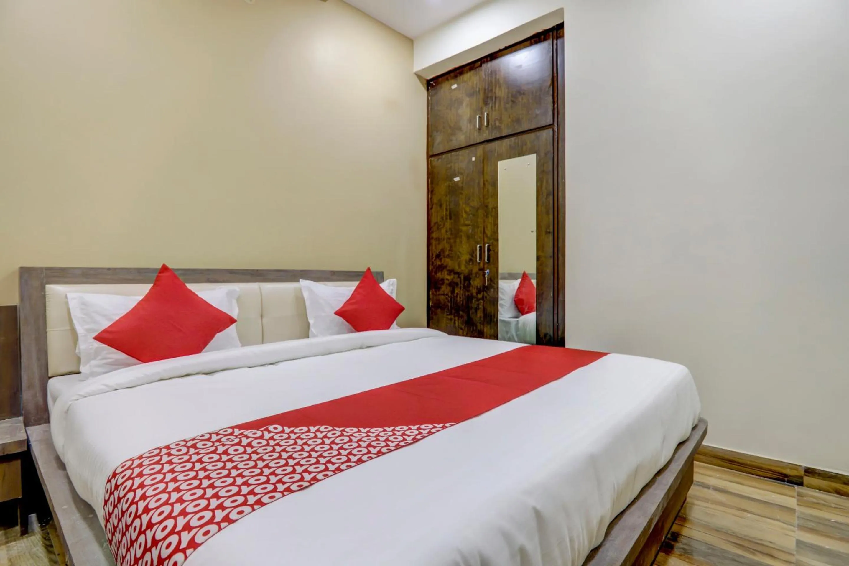 Bedroom, Bed in Hotel O Gd Palace