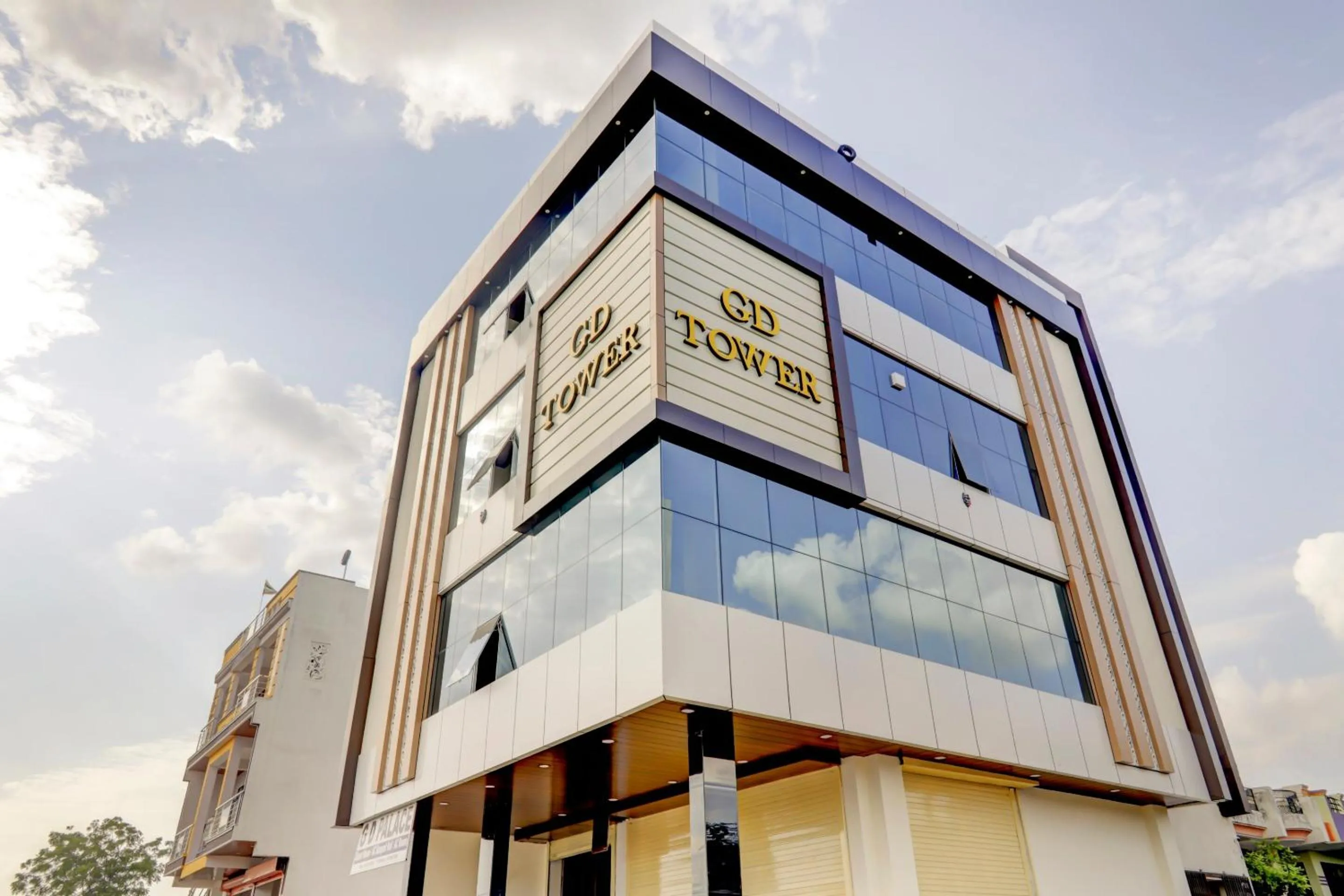 Facade/entrance in Hotel O Gd Palace