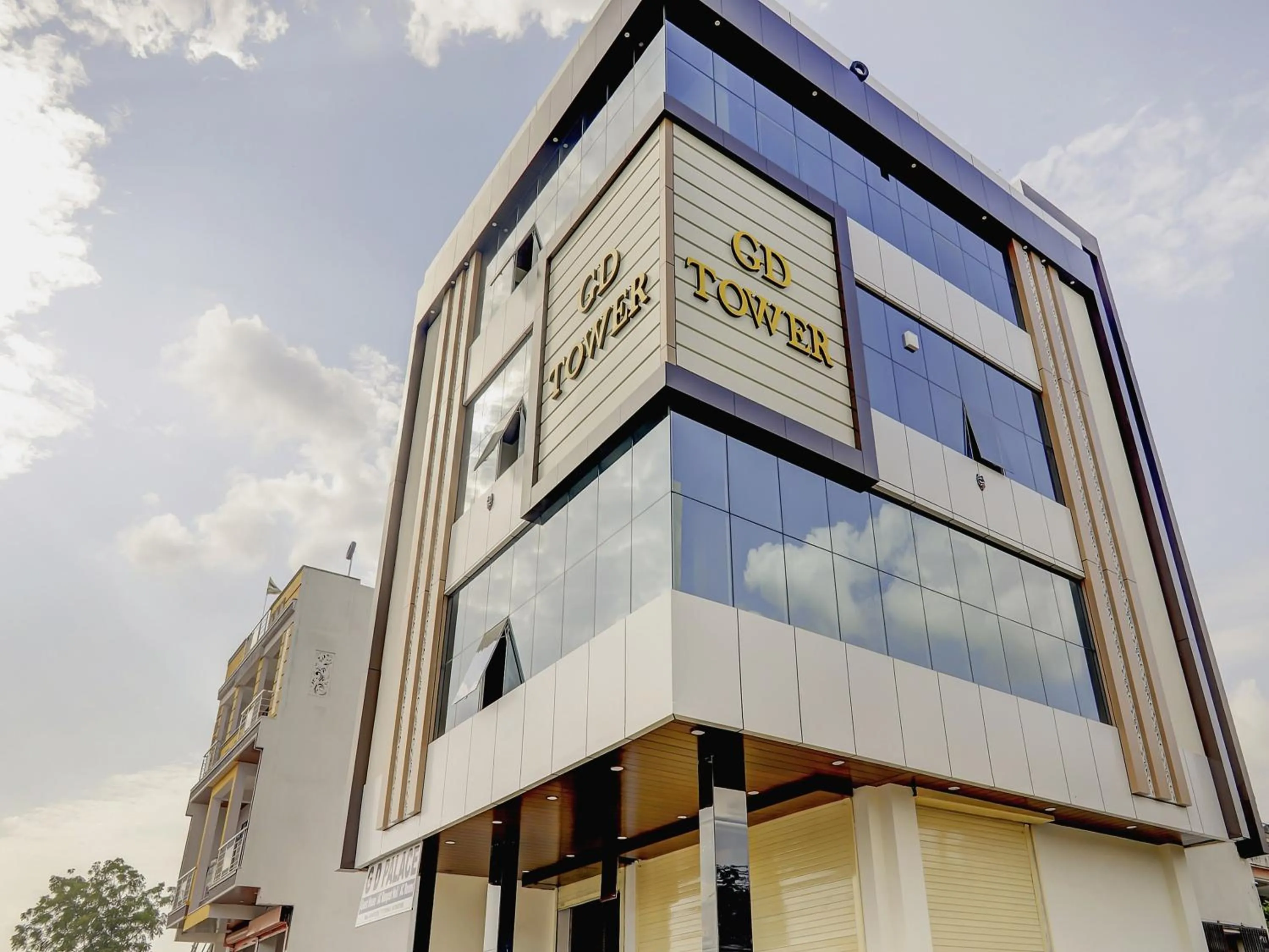 Facade/entrance in Hotel O Gd Palace