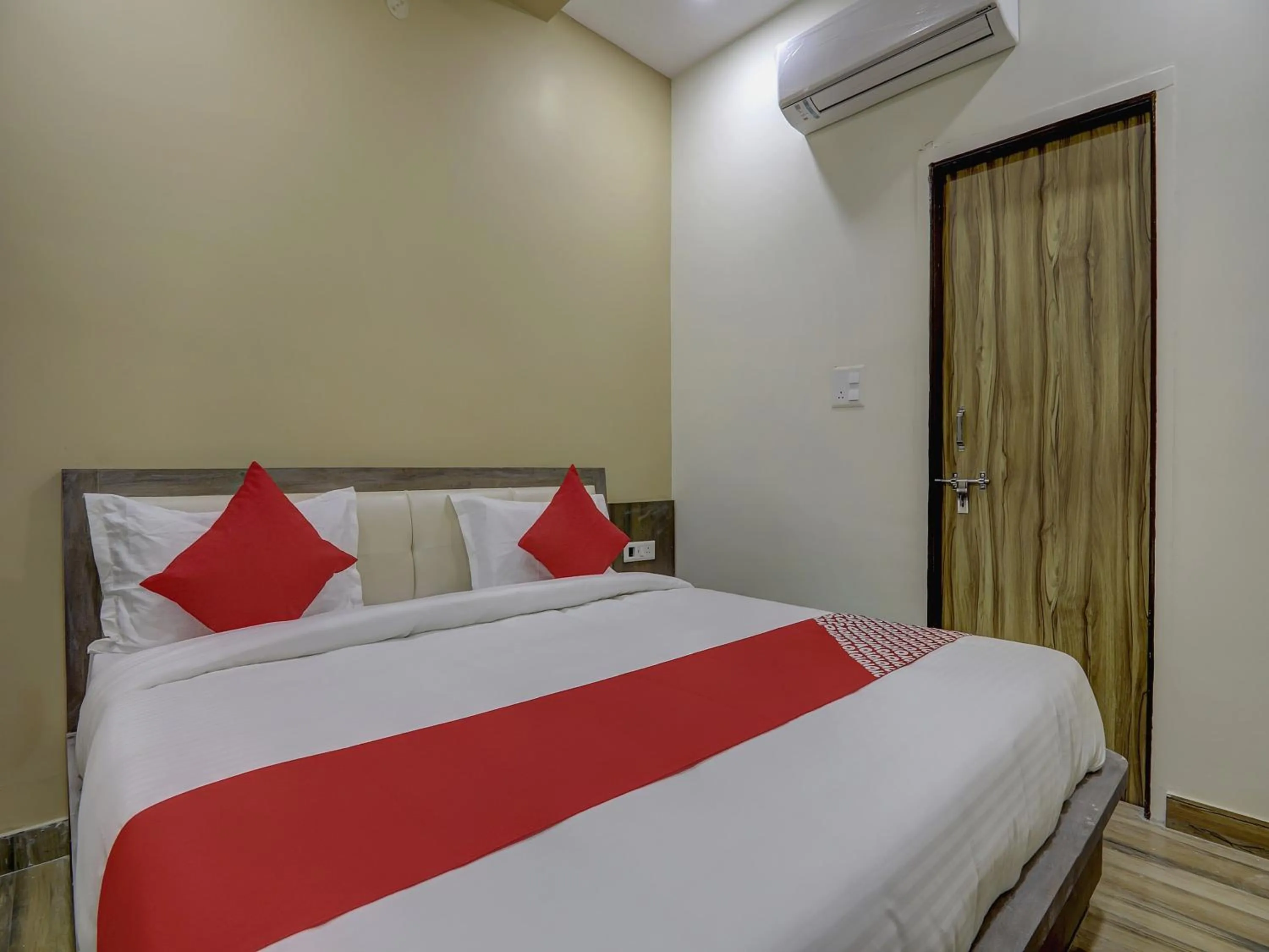 Bedroom, Bed in Hotel O Gd Palace