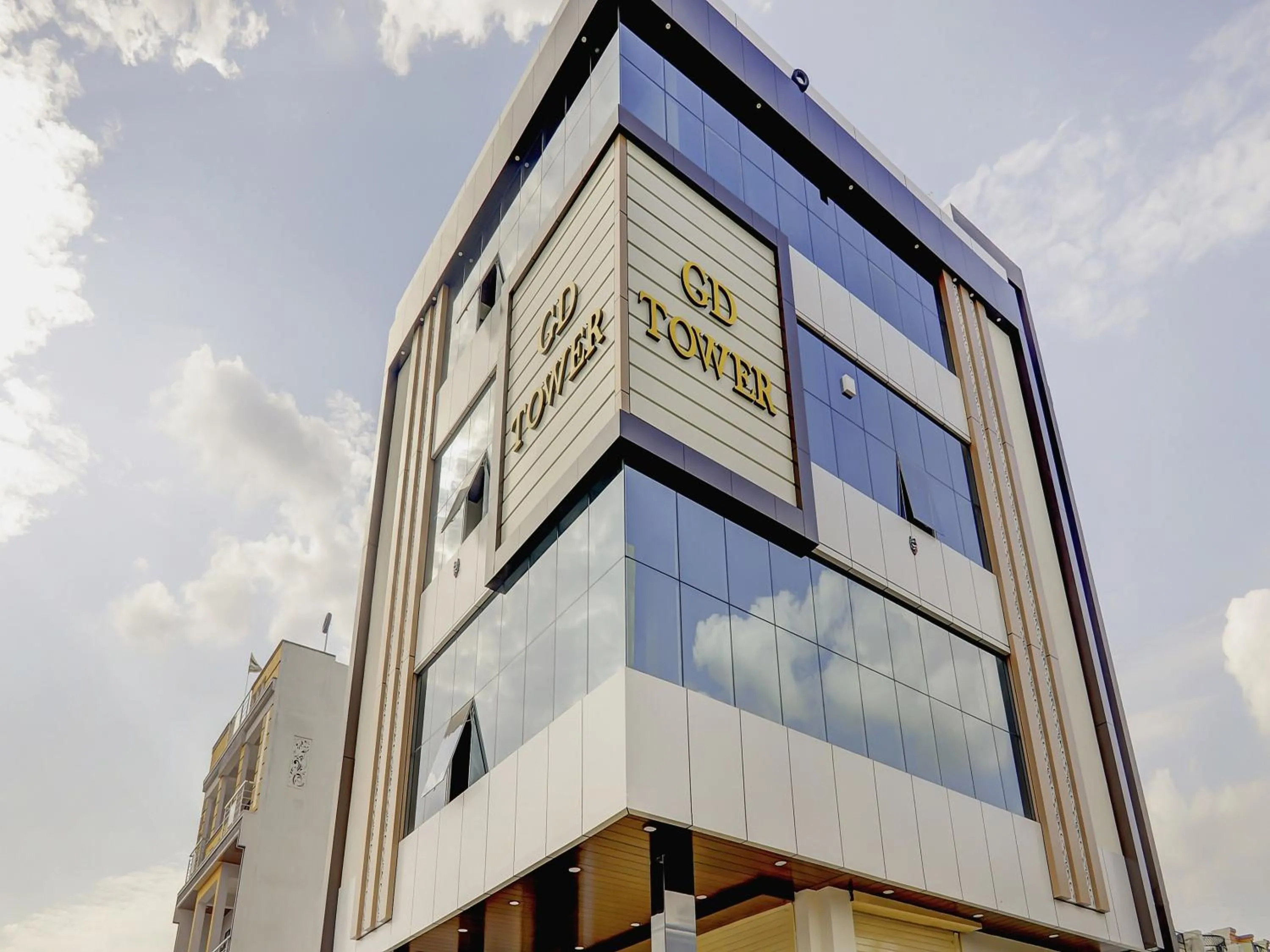Facade/entrance in Hotel O Gd Palace