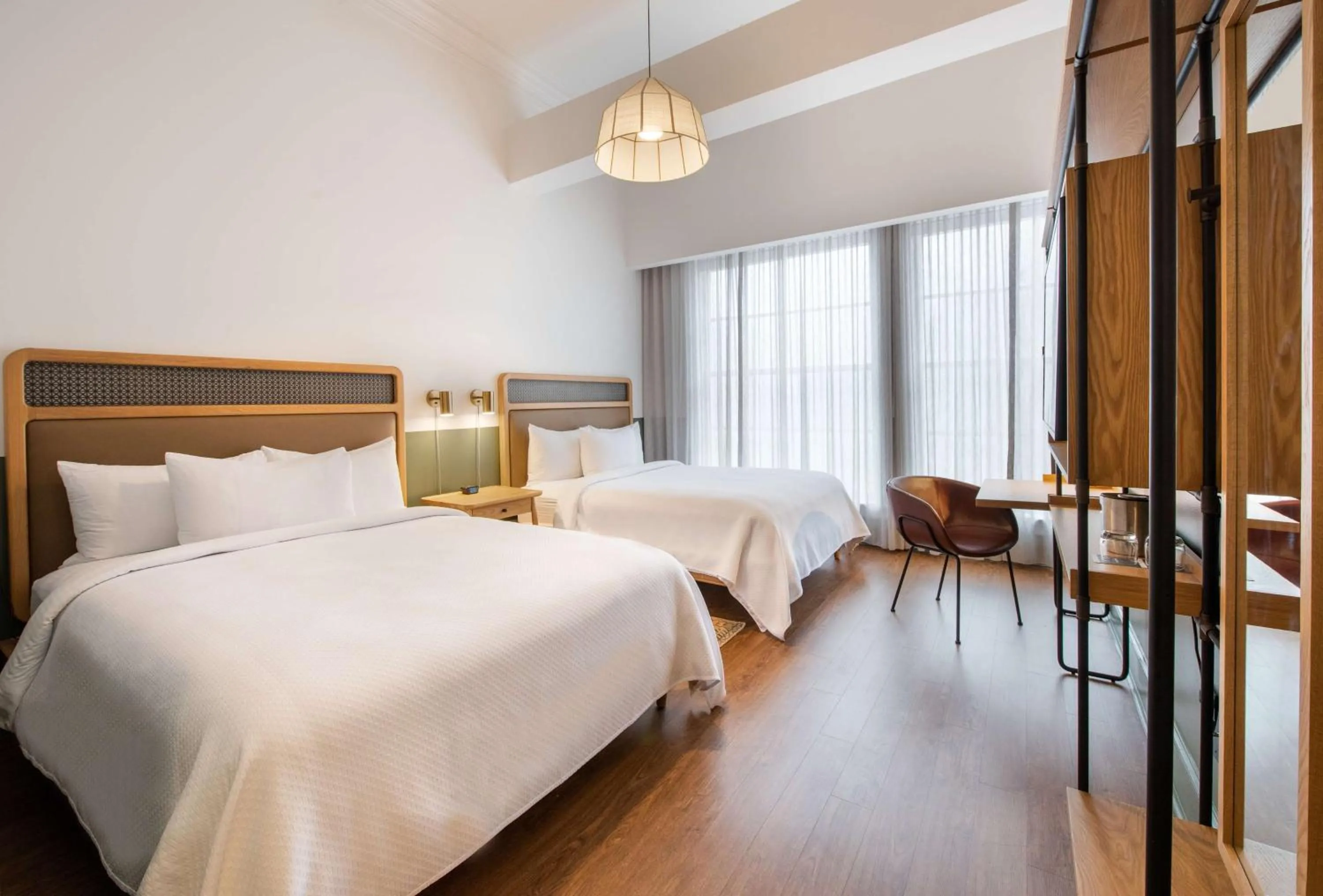 Bed in Hotel Theo New Orleans, Tapestry Collection by Hilton