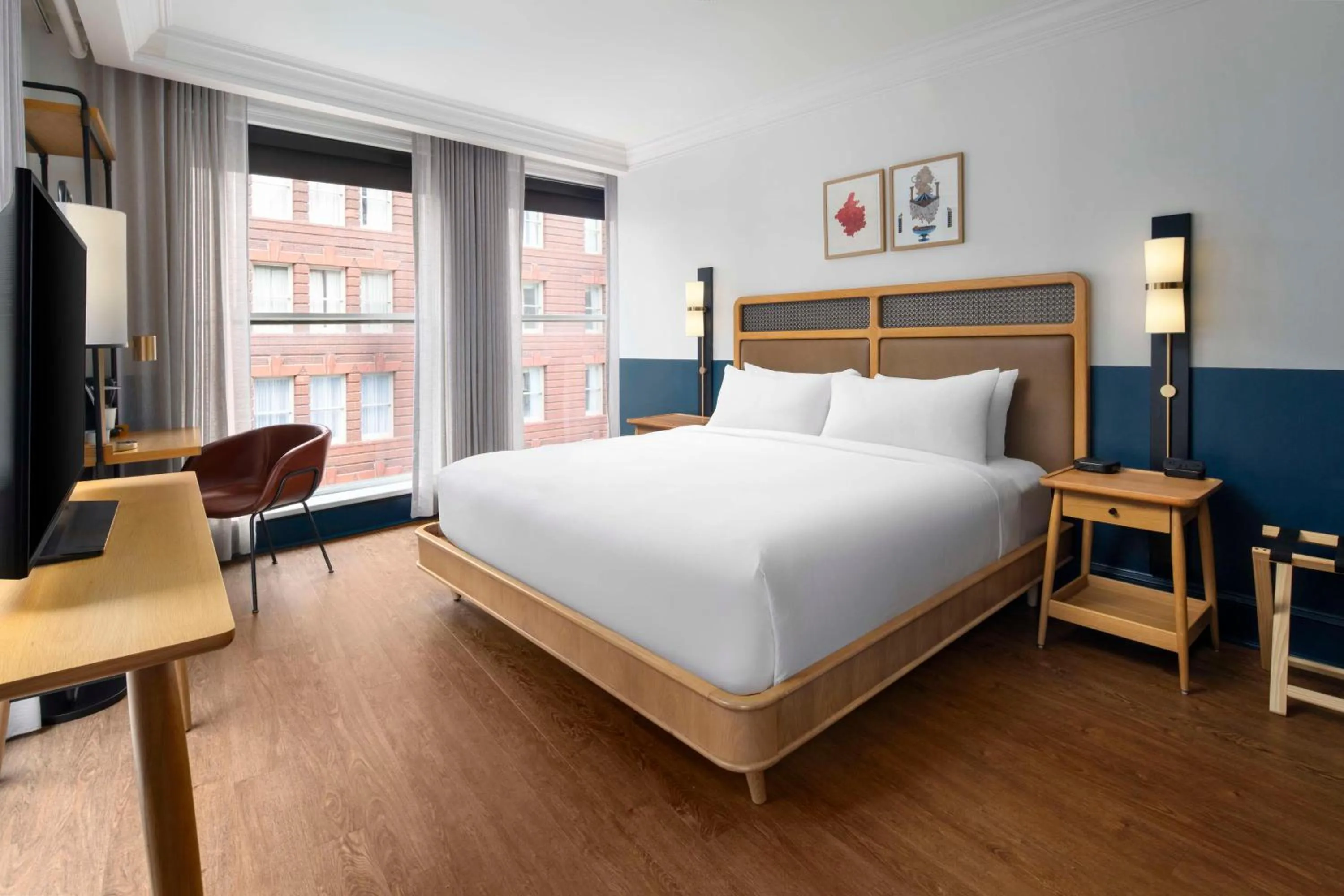 Bed in Hotel Theo New Orleans, Tapestry Collection by Hilton