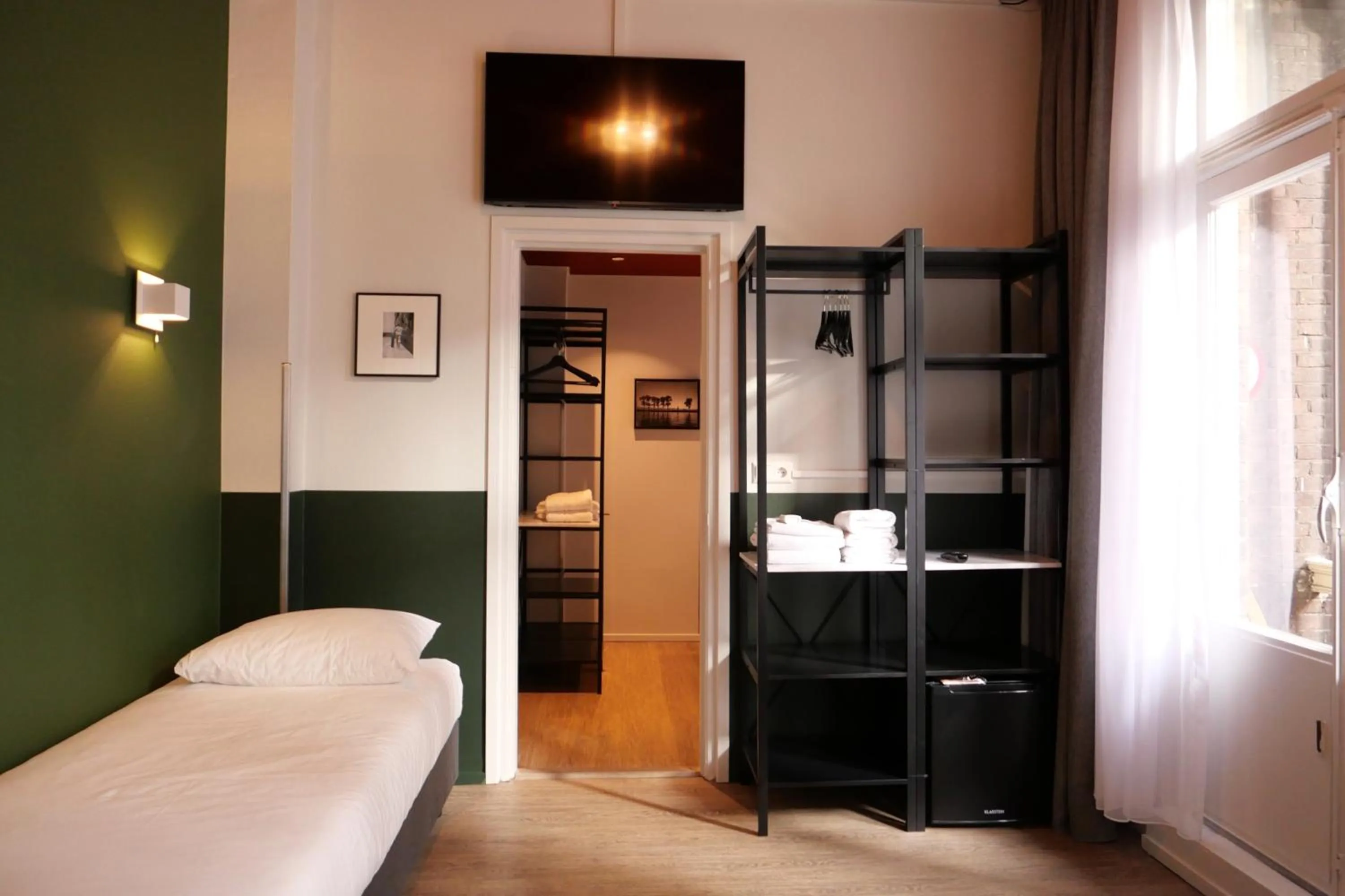 Bedroom, Bed in Weber Hotel 117