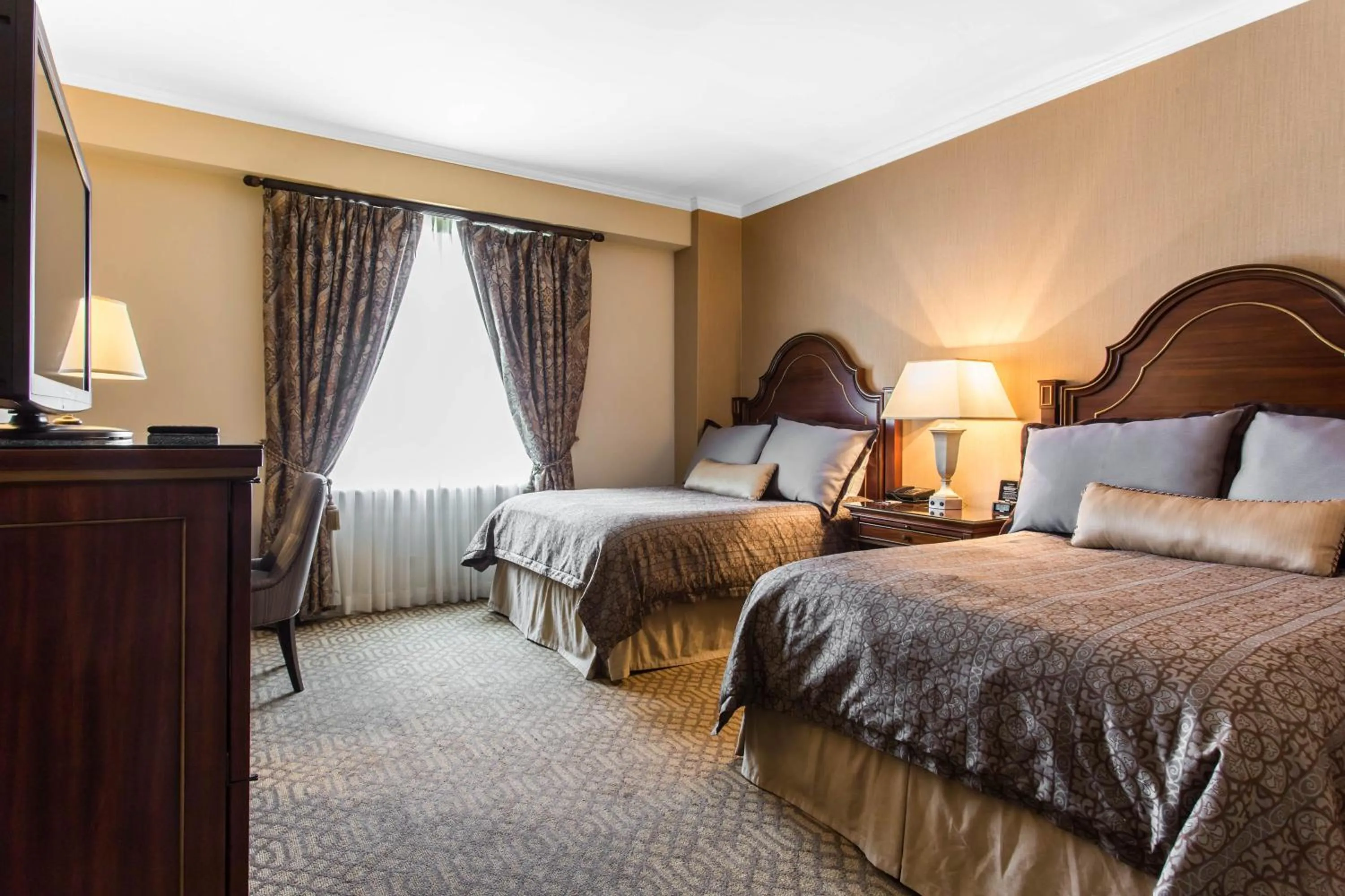 Photo of the whole room, Bed in Omni Royal Orleans Hotel