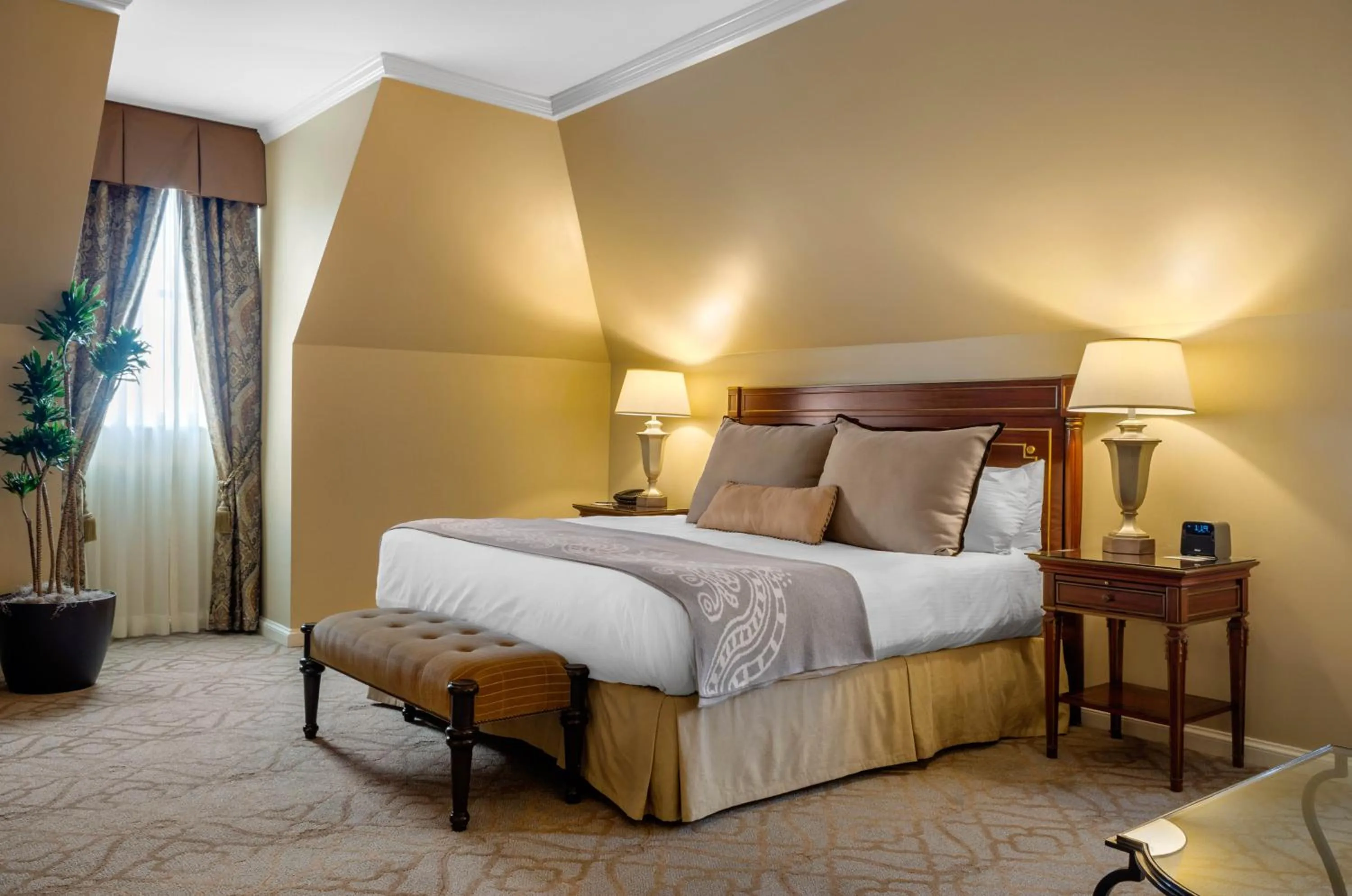 Photo of the whole room, Bed in Omni Royal Orleans Hotel