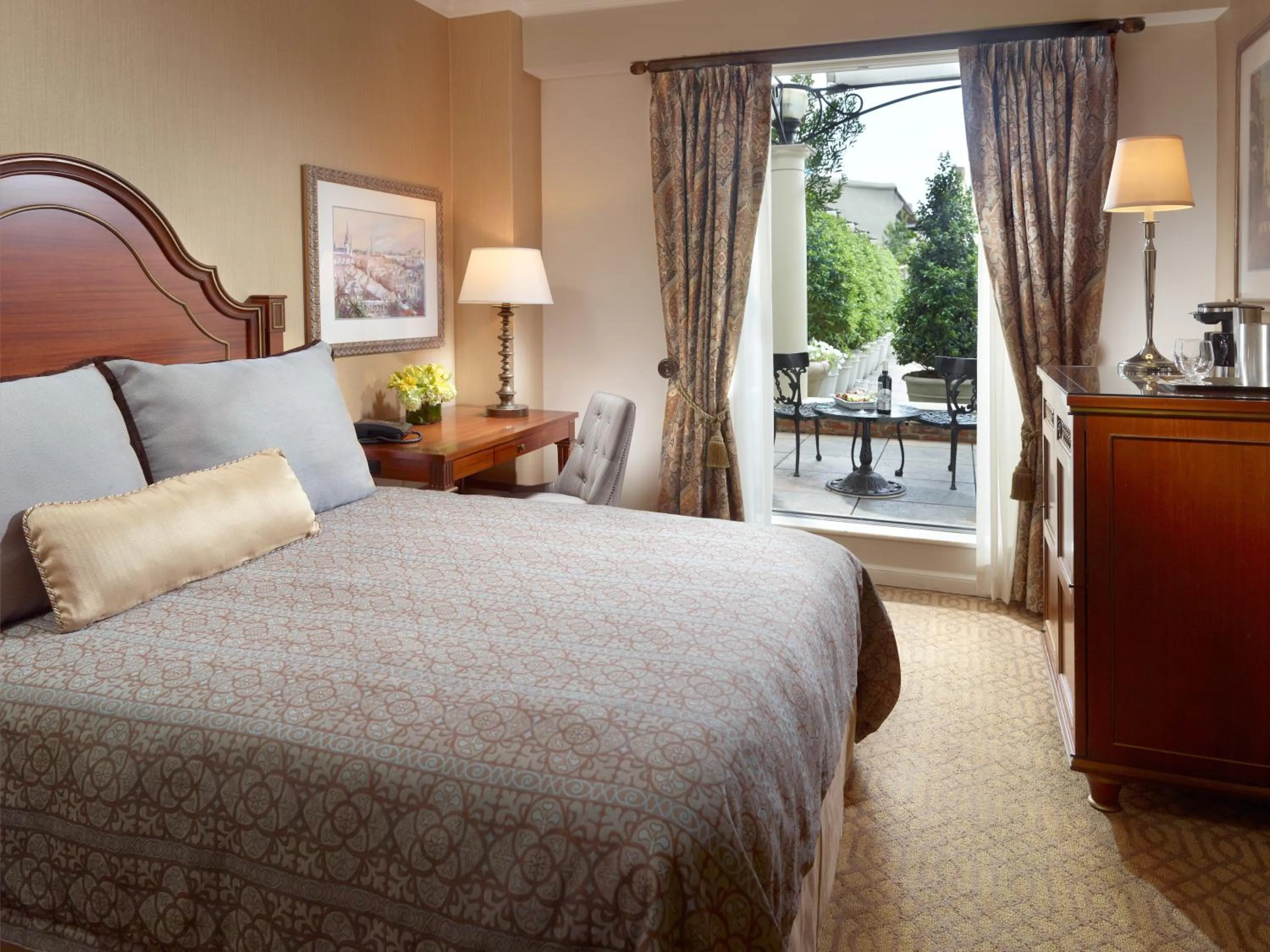Photo of the whole room, Bed in Omni Royal Orleans Hotel