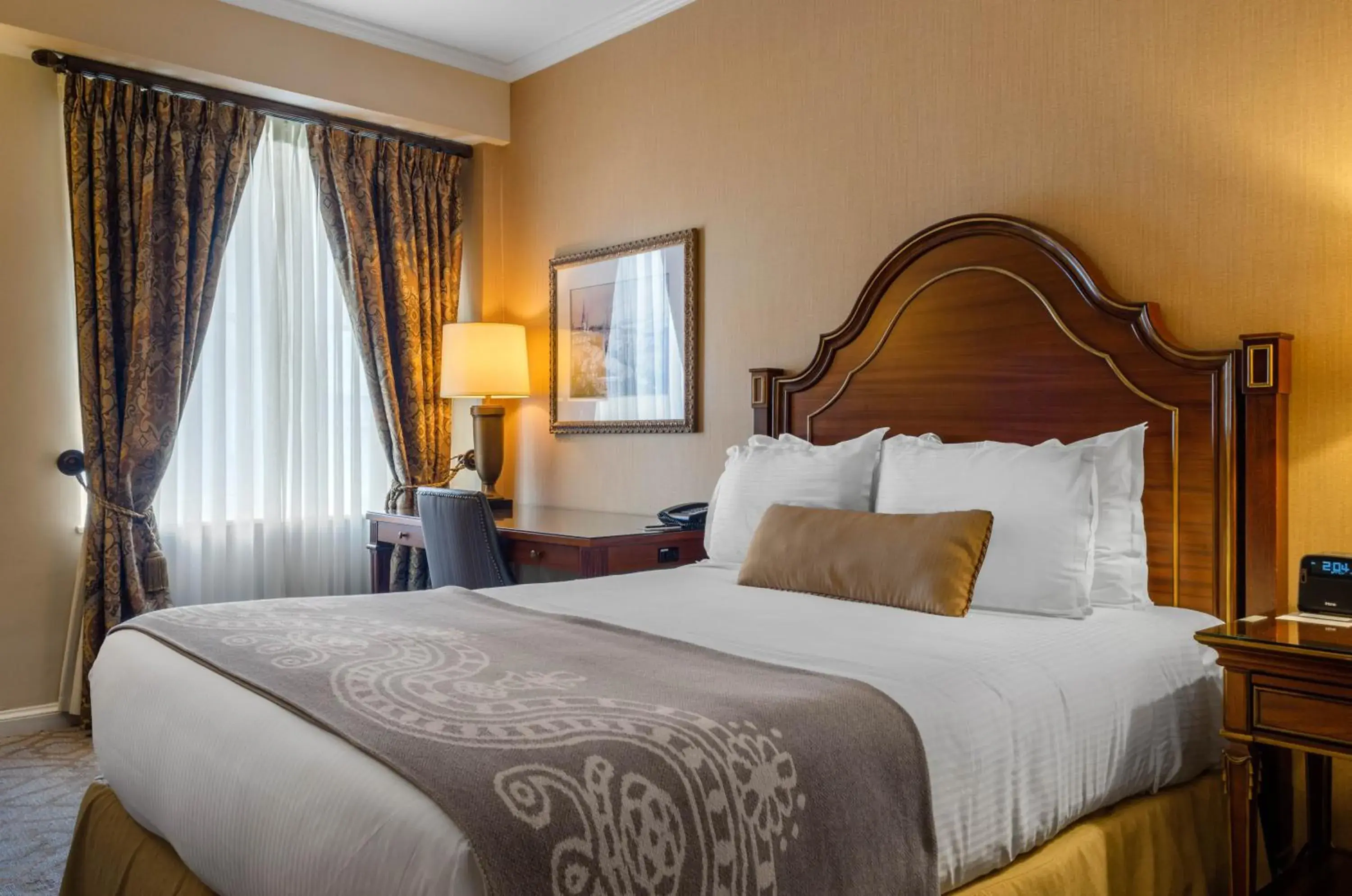 Petite Room 1 Queen Bed in Omni Royal Orleans Hotel Petite Room 1 Queen Bed in Omni Royal Orleans Hotel