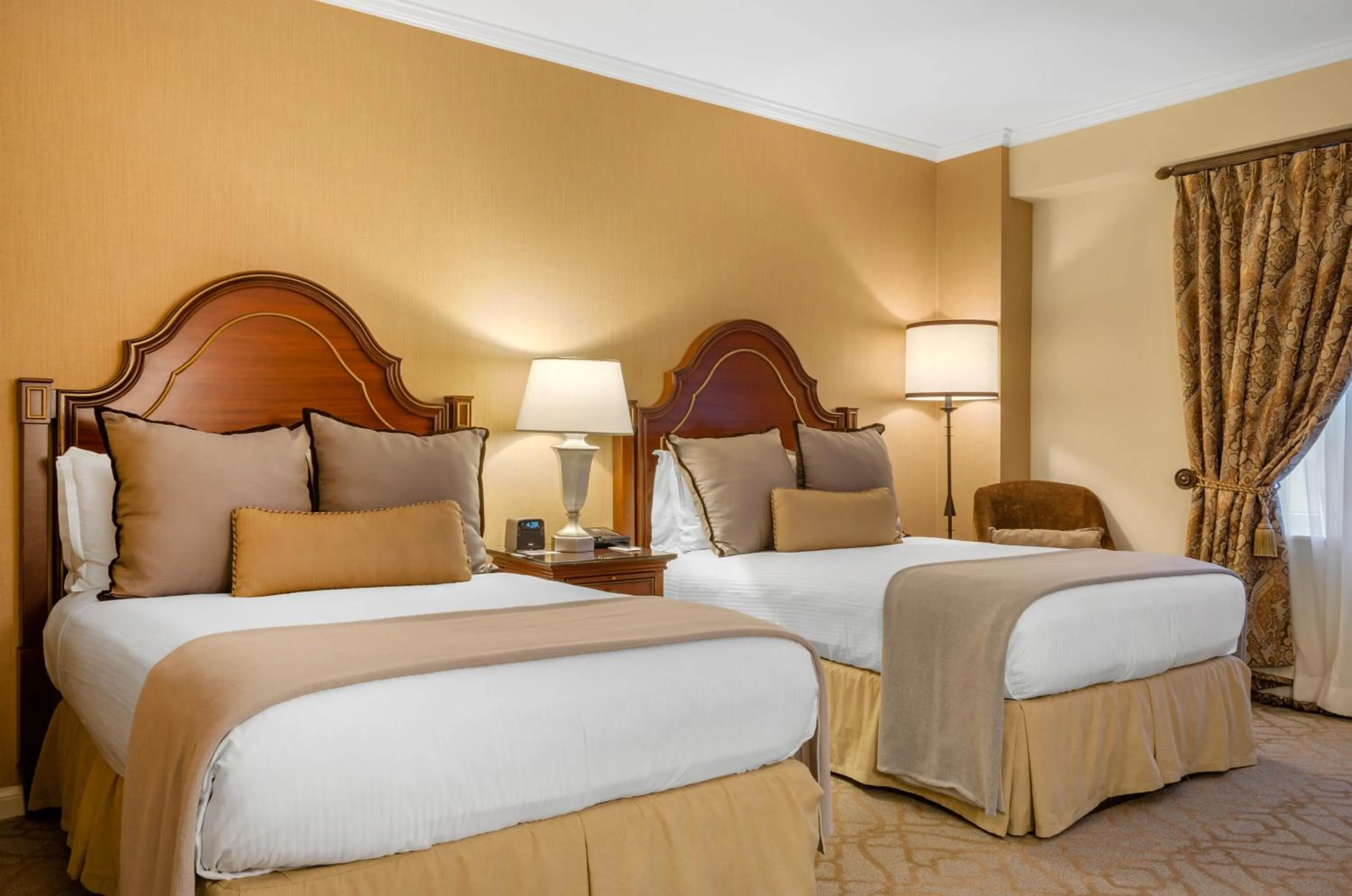 Photo of the whole room, Bed in Omni Royal Orleans Hotel