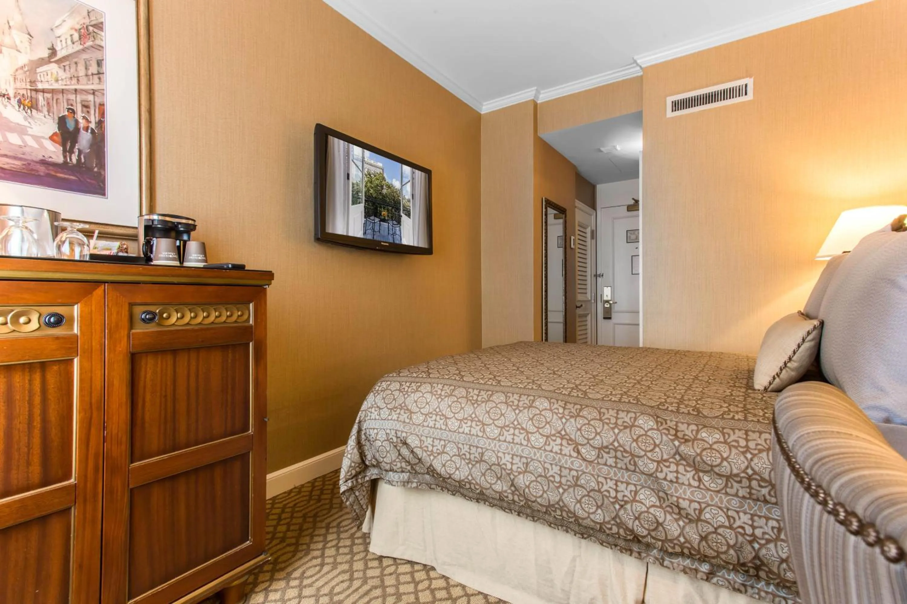 Photo of the whole room, Bed in Omni Royal Orleans Hotel