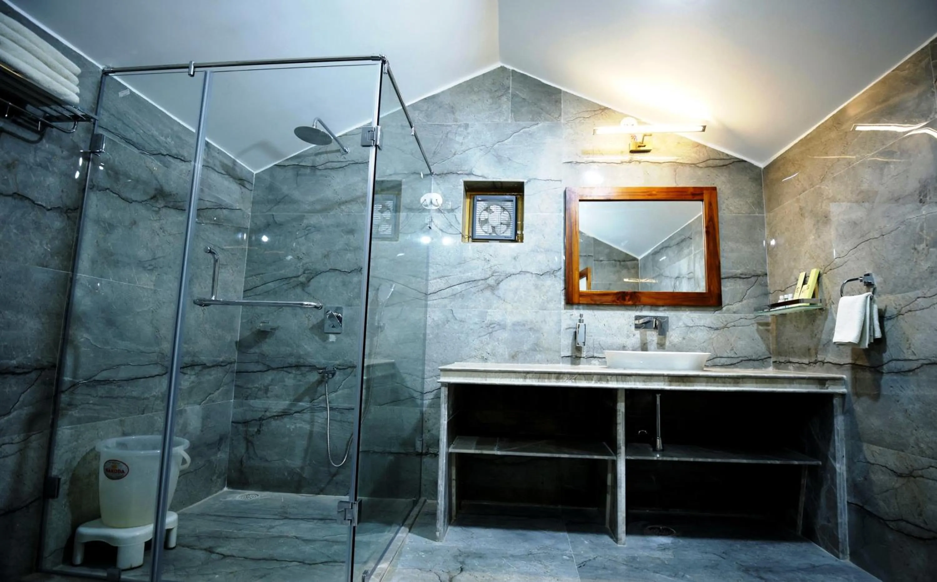 Bathroom in Bhavya Resort - Luxury Boutique Desert Camp