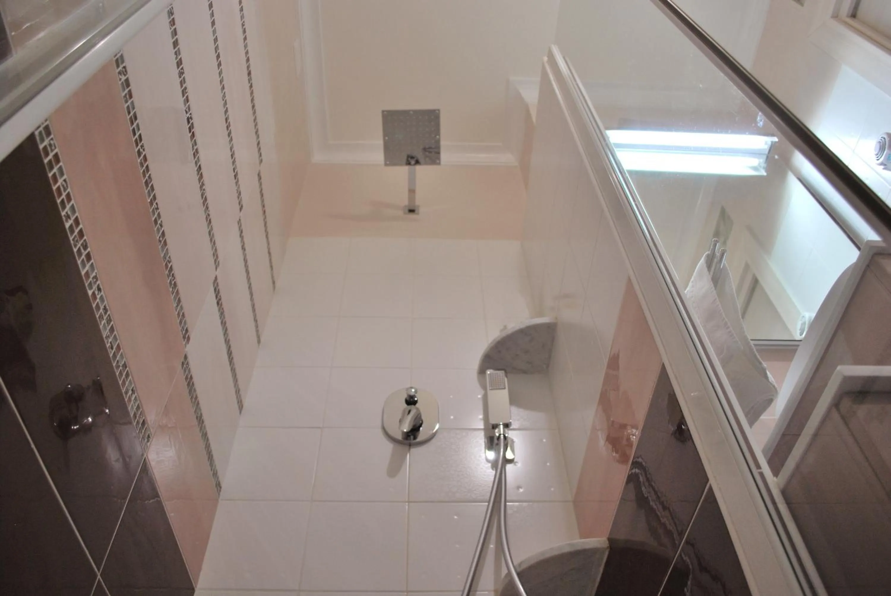 Bathroom in Anthony 47