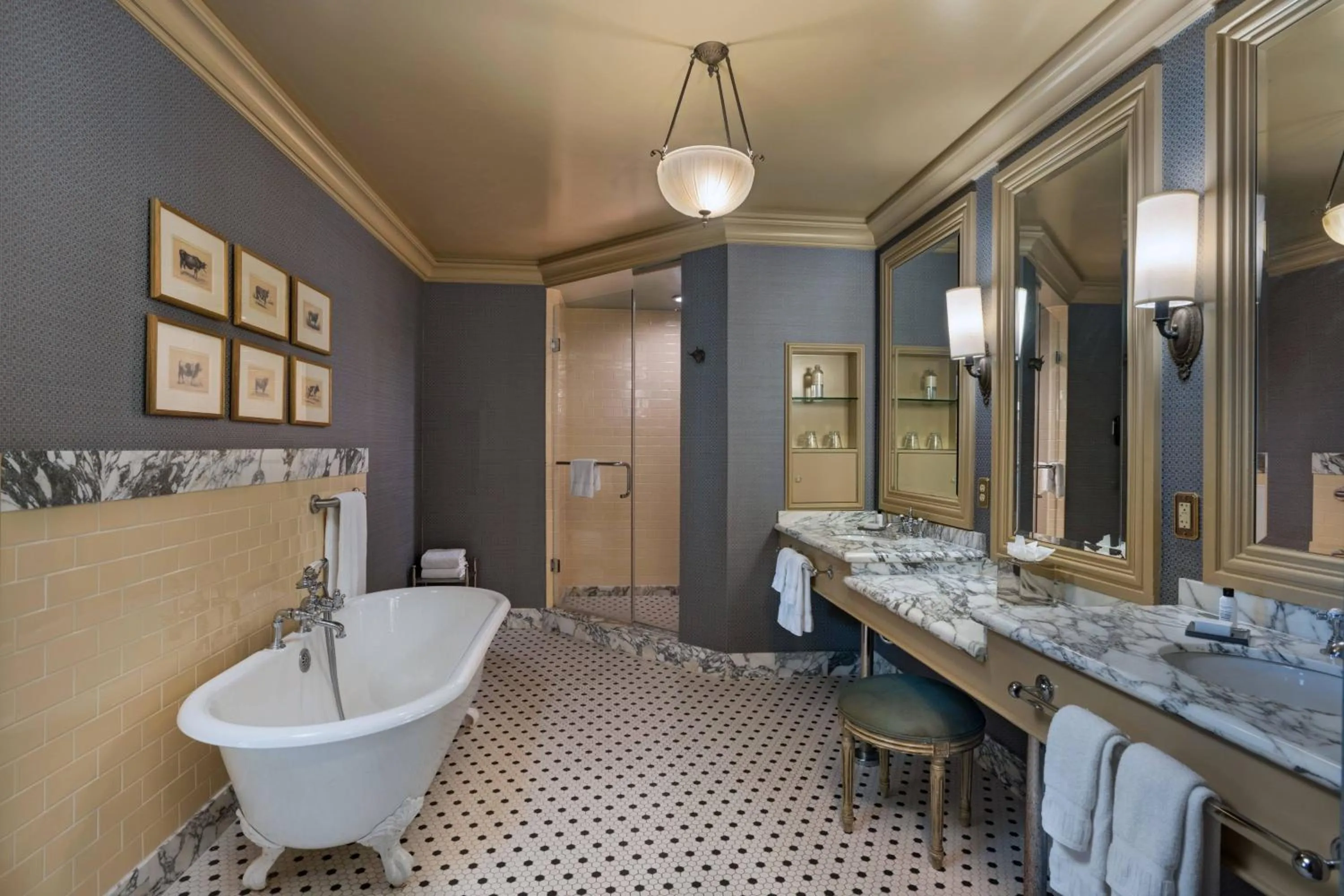 Bathroom in Hotel ICON, Autograph Collection