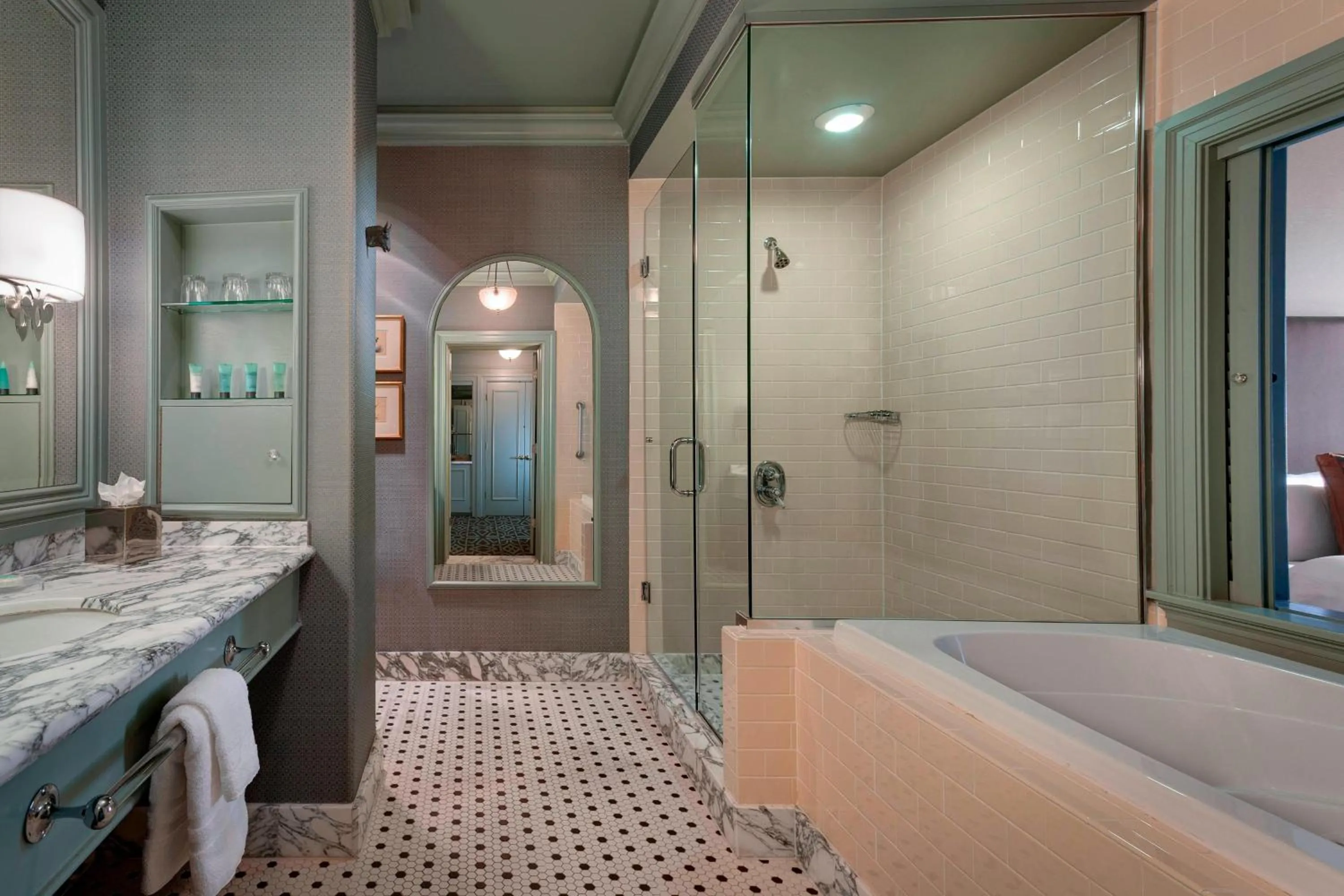 Bathroom in Hotel ICON, Autograph Collection