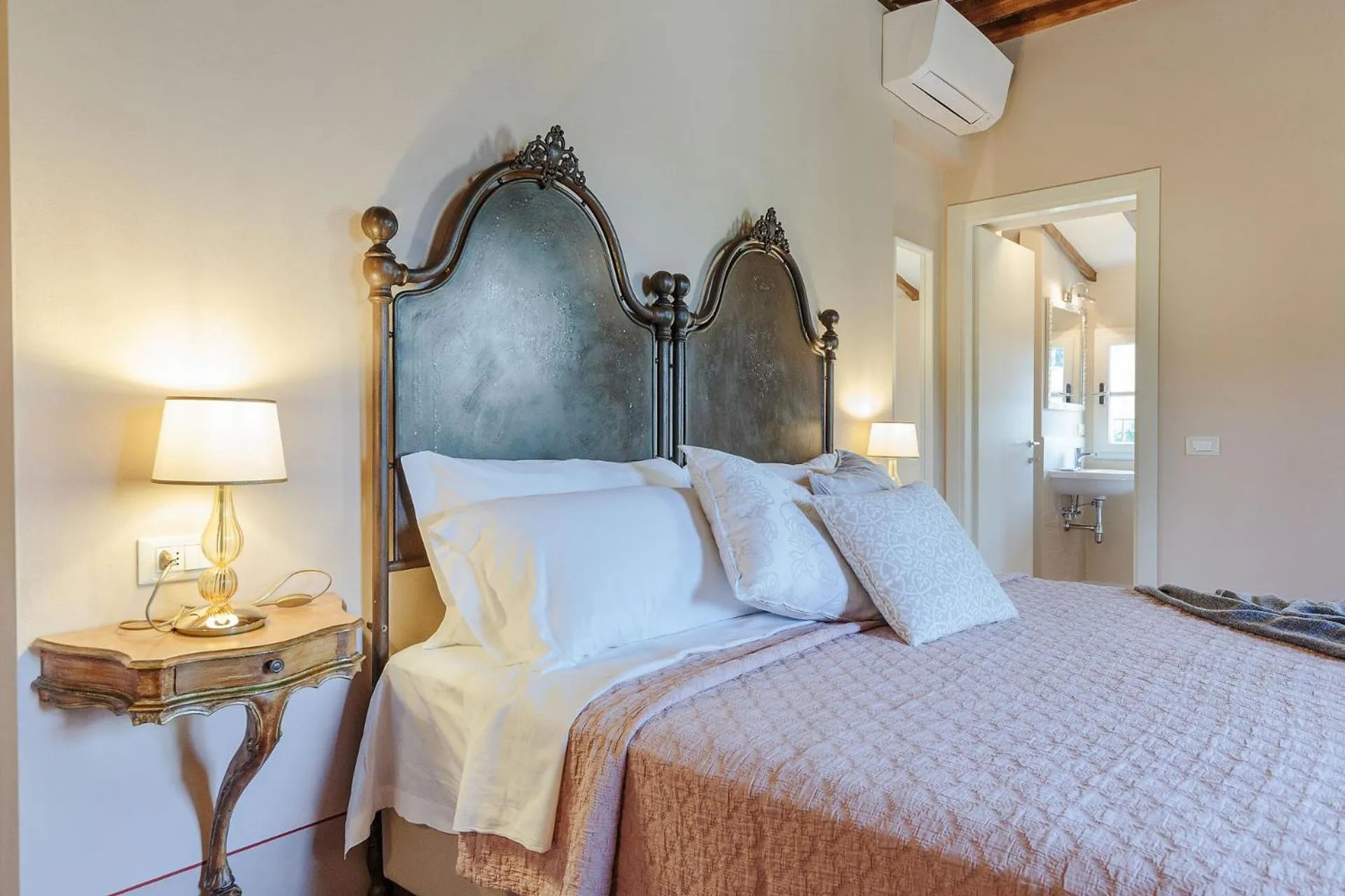 Bed in Antica Pergola di San Giusto