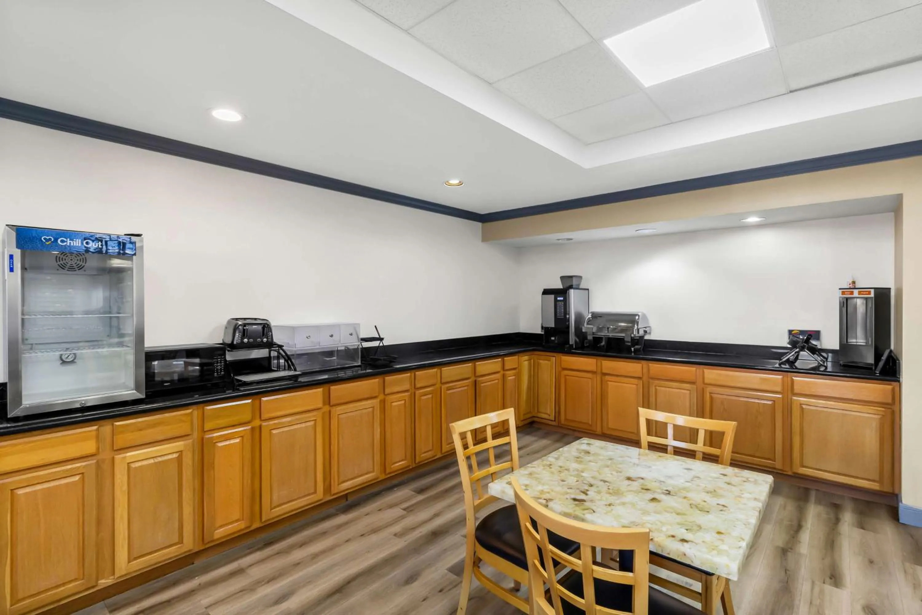 Restaurant/places to eat in Sonesta Essential NW Houston