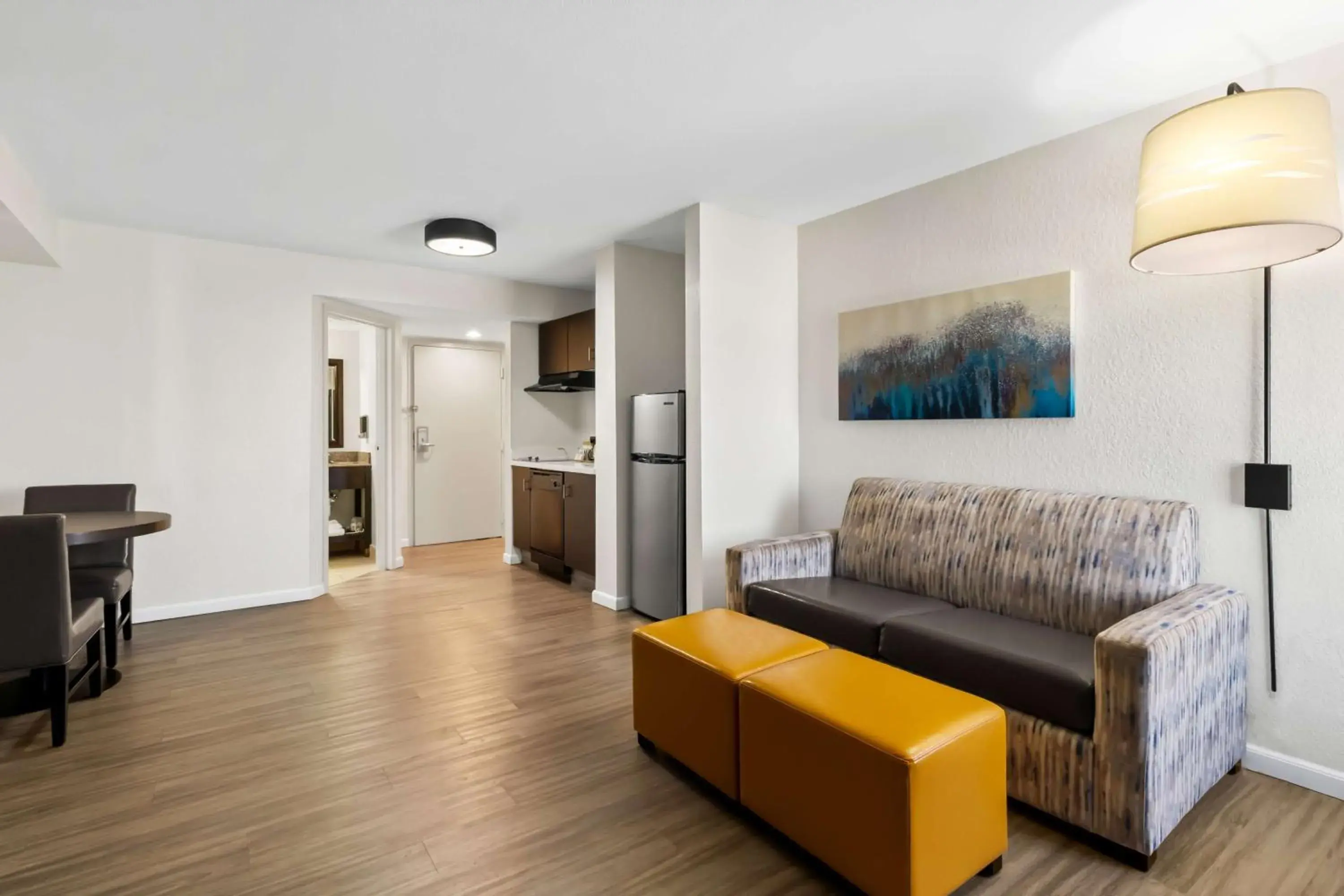 Executive King Suite in Comfort Inn 290/NW Executive King Suite in Comfort Inn 290/NW