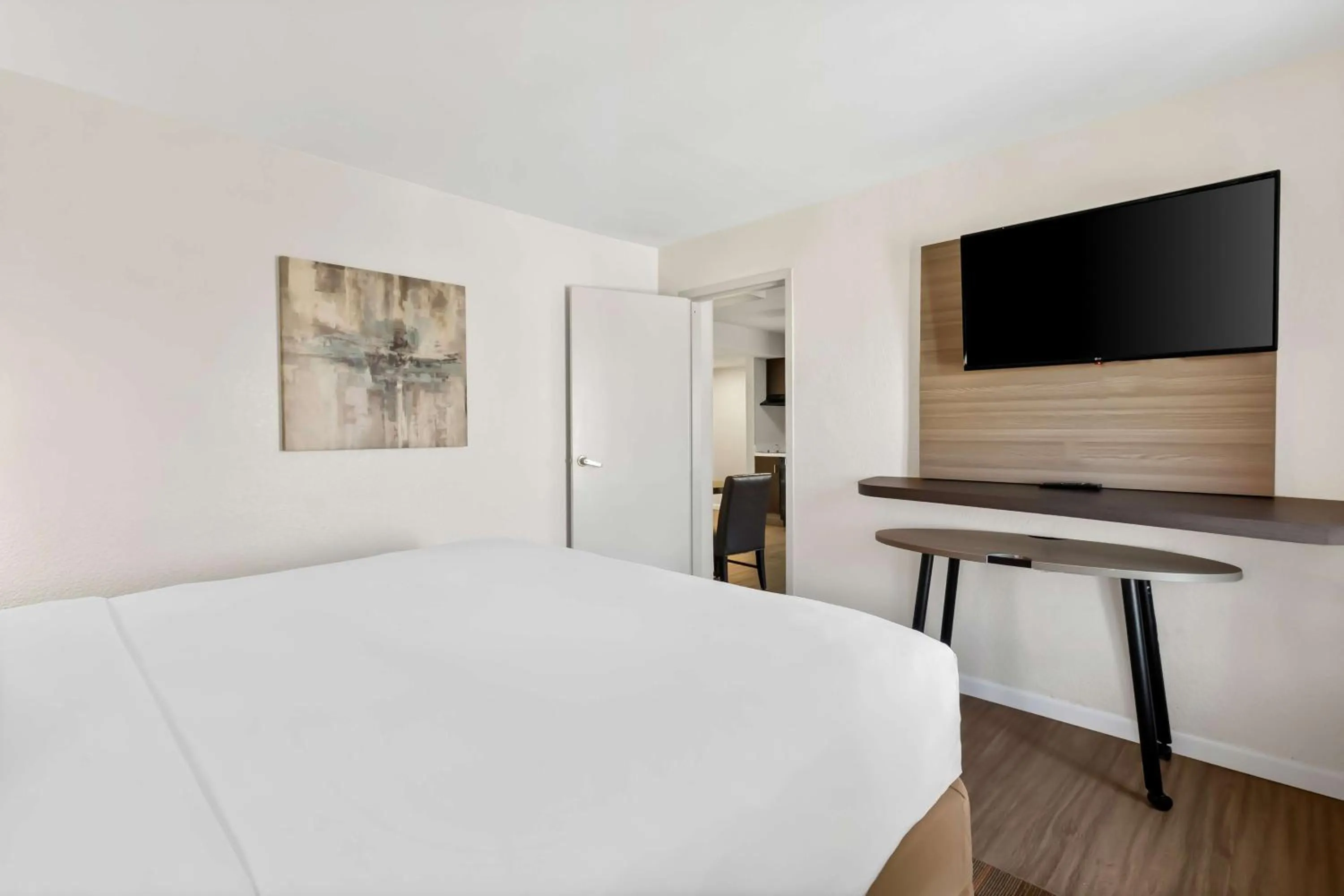 Bedroom, Bed in Sonesta Essential NW Houston