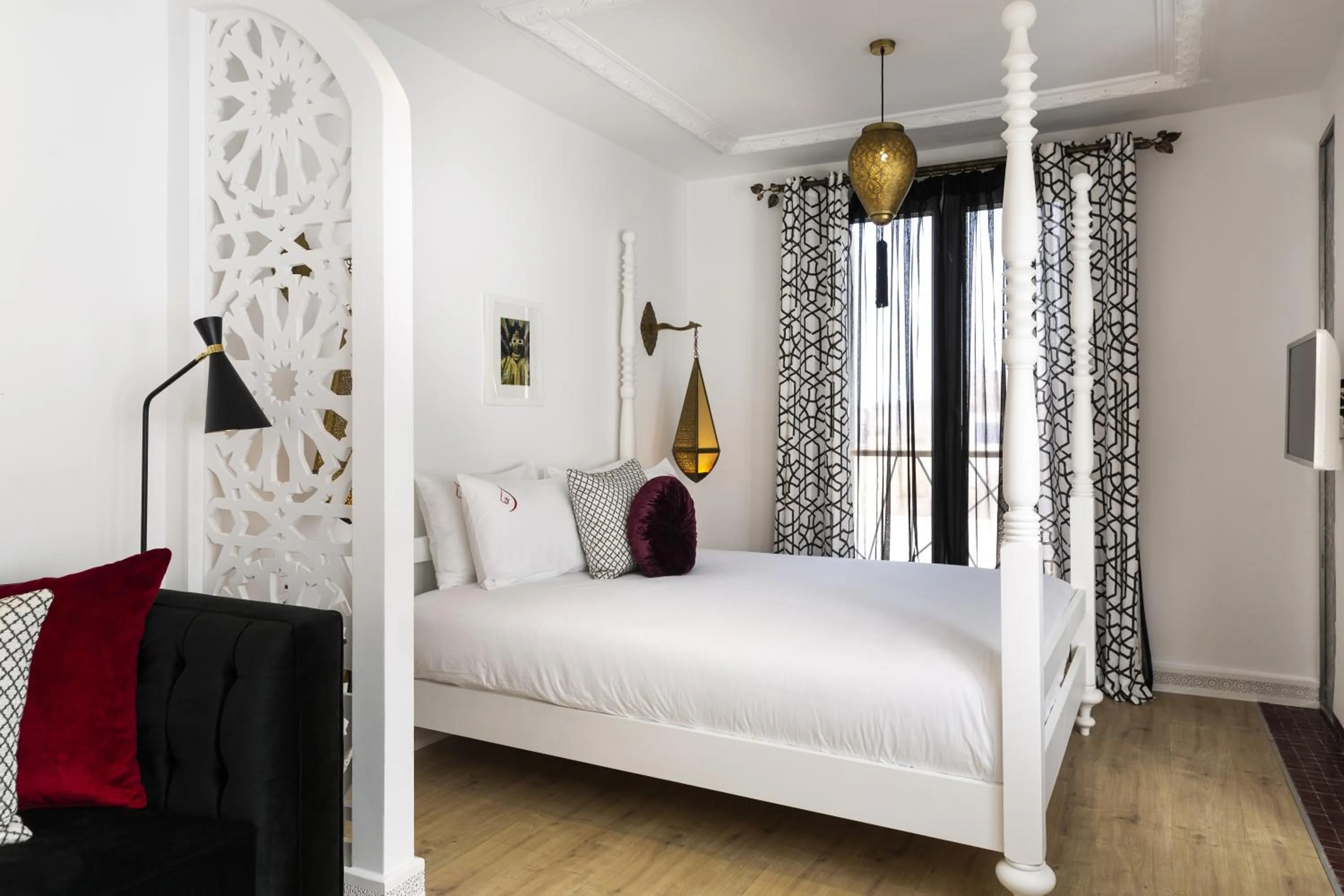 Bed in Suite Azur Hotel