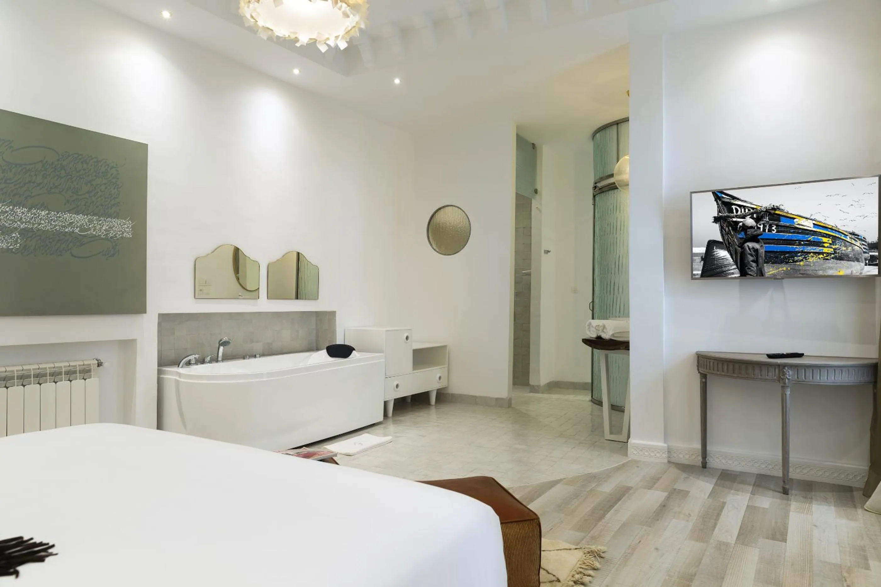 Photo of the whole room, Bed in Suite Azur Hotel