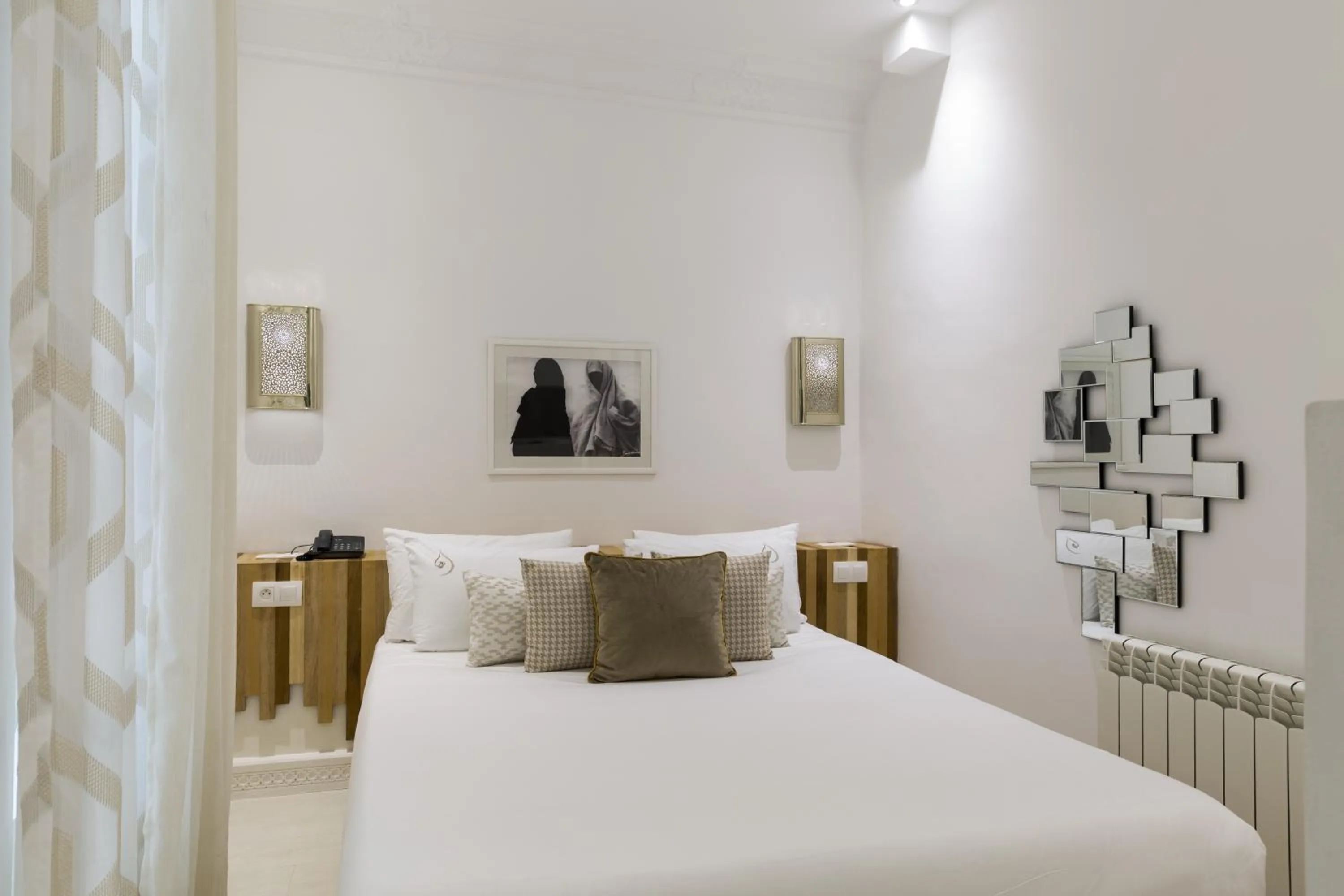 Photo of the whole room, Bed in Suite Azur Hotel