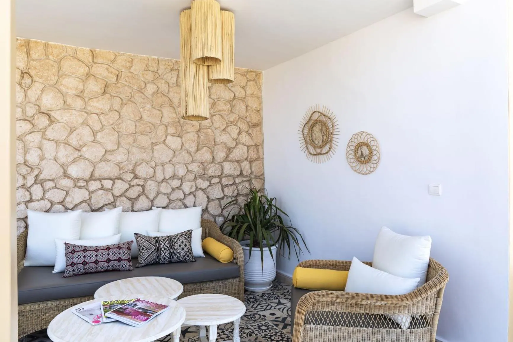 Area and facilities in Suite Azur Hotel