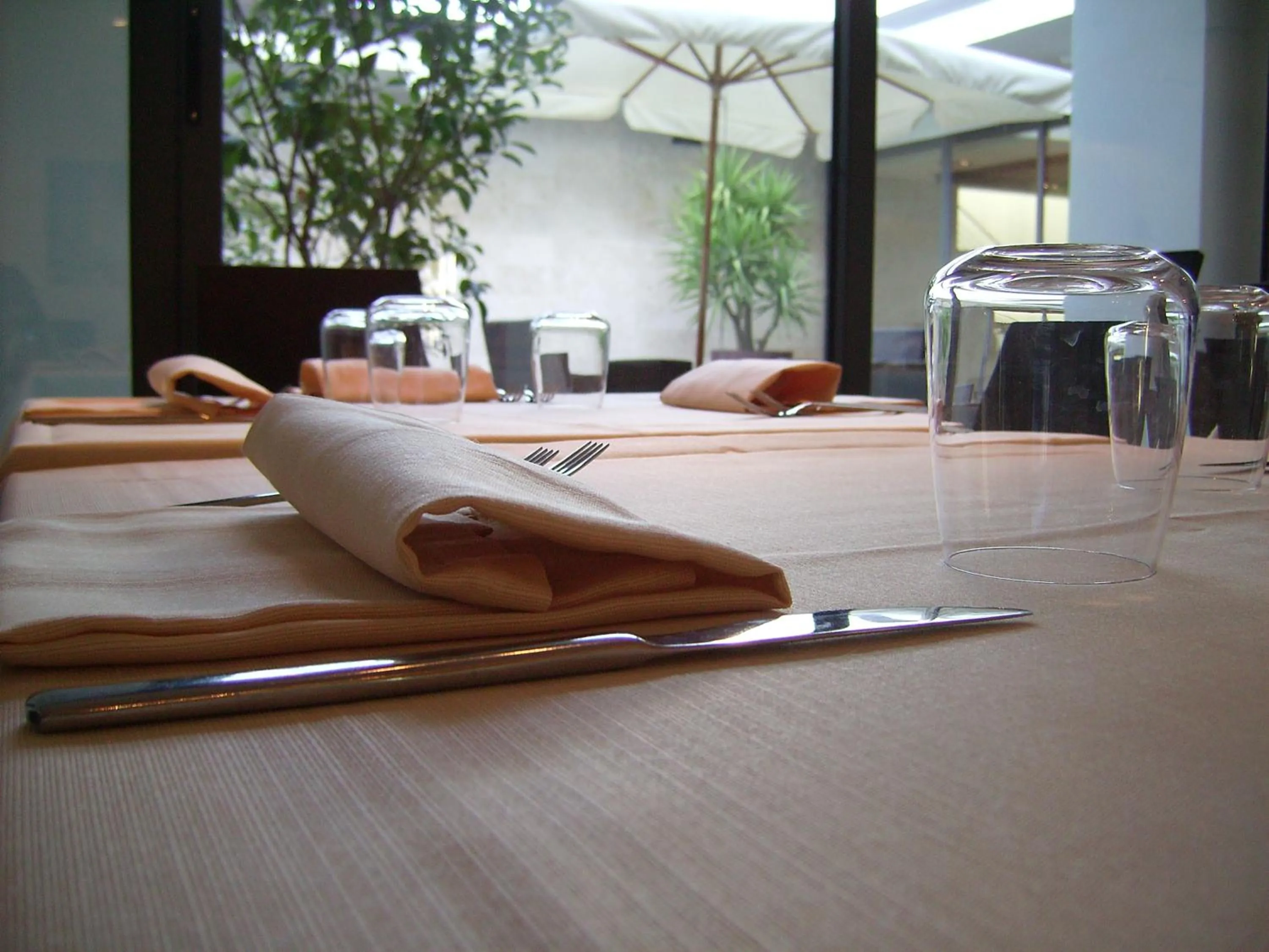 Restaurant/places to eat in Garden Hotel