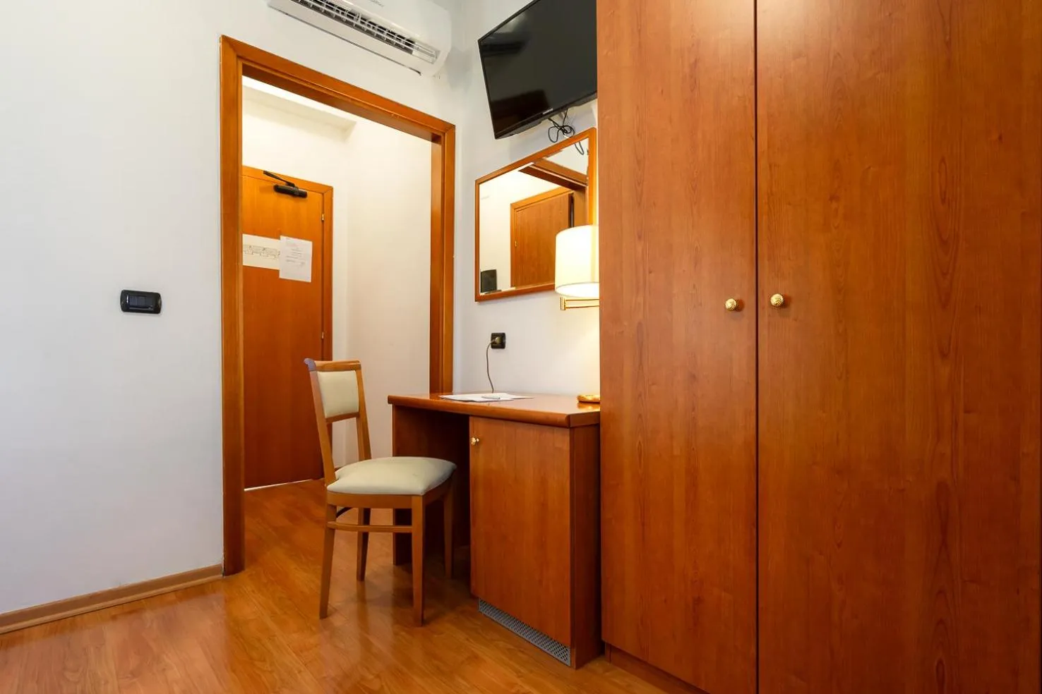 TV and multimedia in Garden Hotel