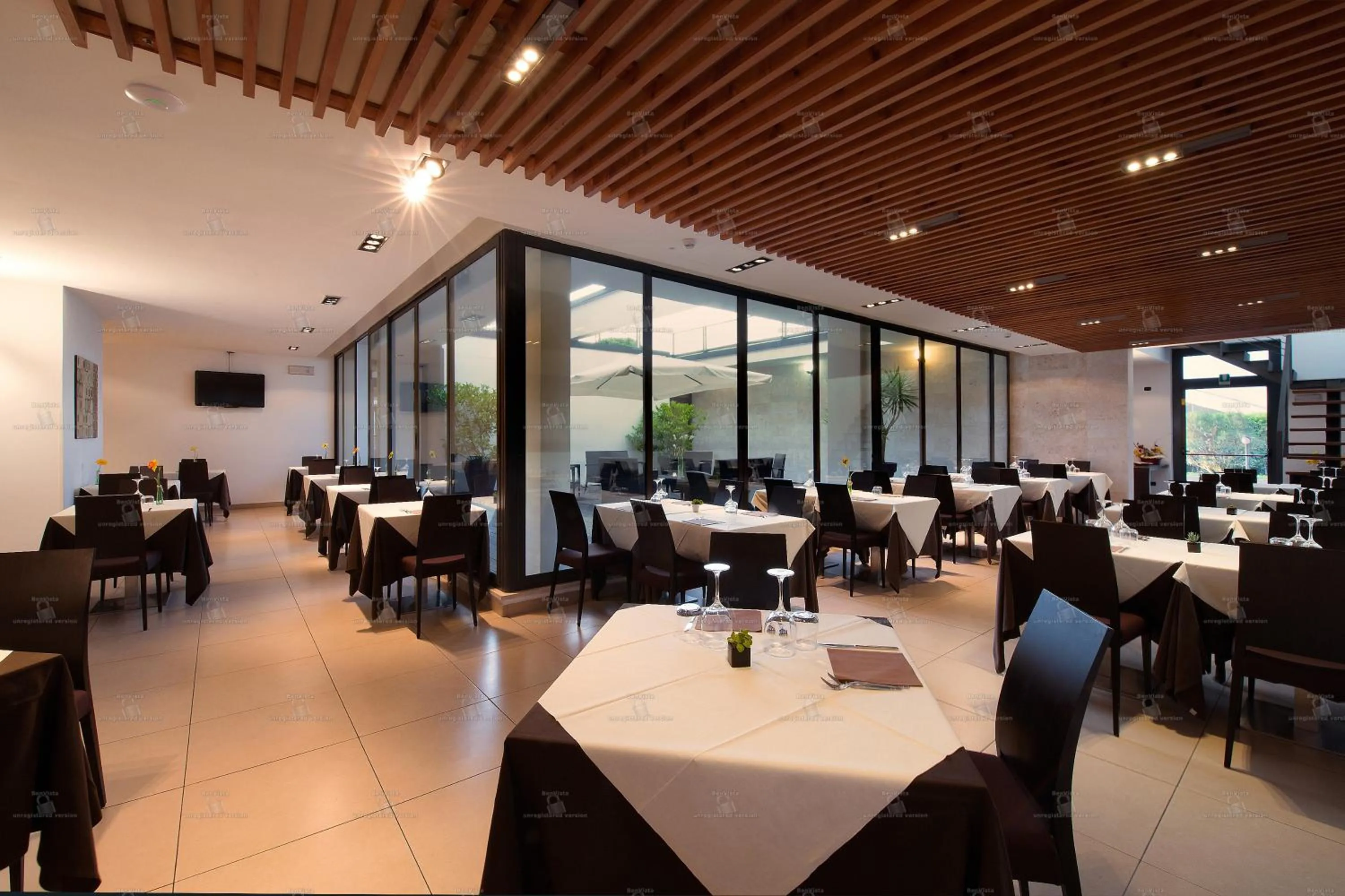 Restaurant/places to eat in Garden Hotel