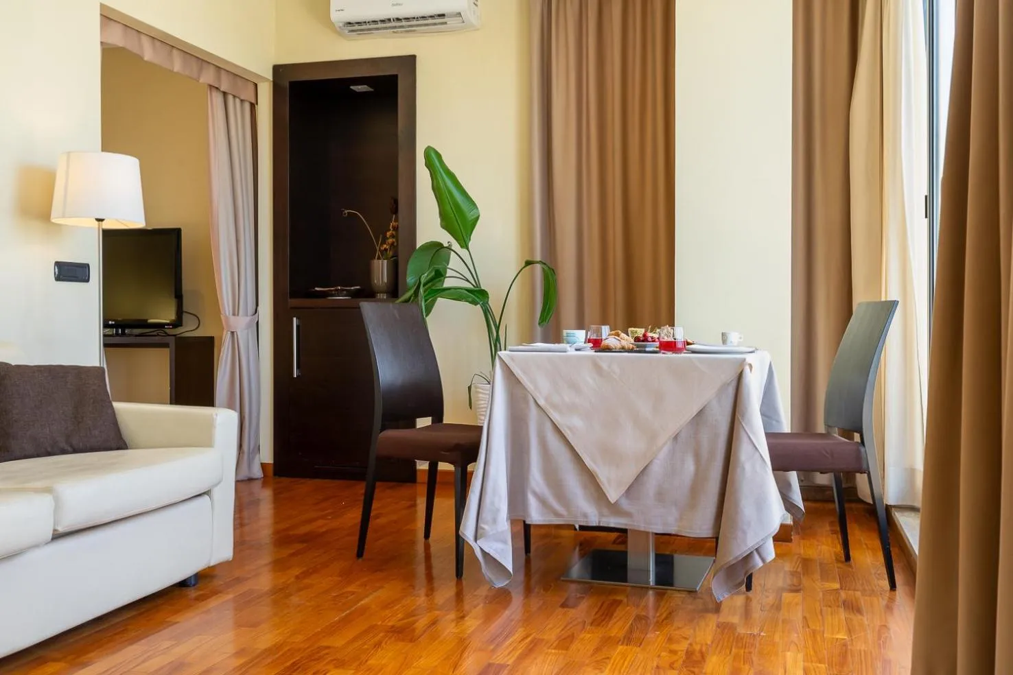 Living room in Garden Hotel